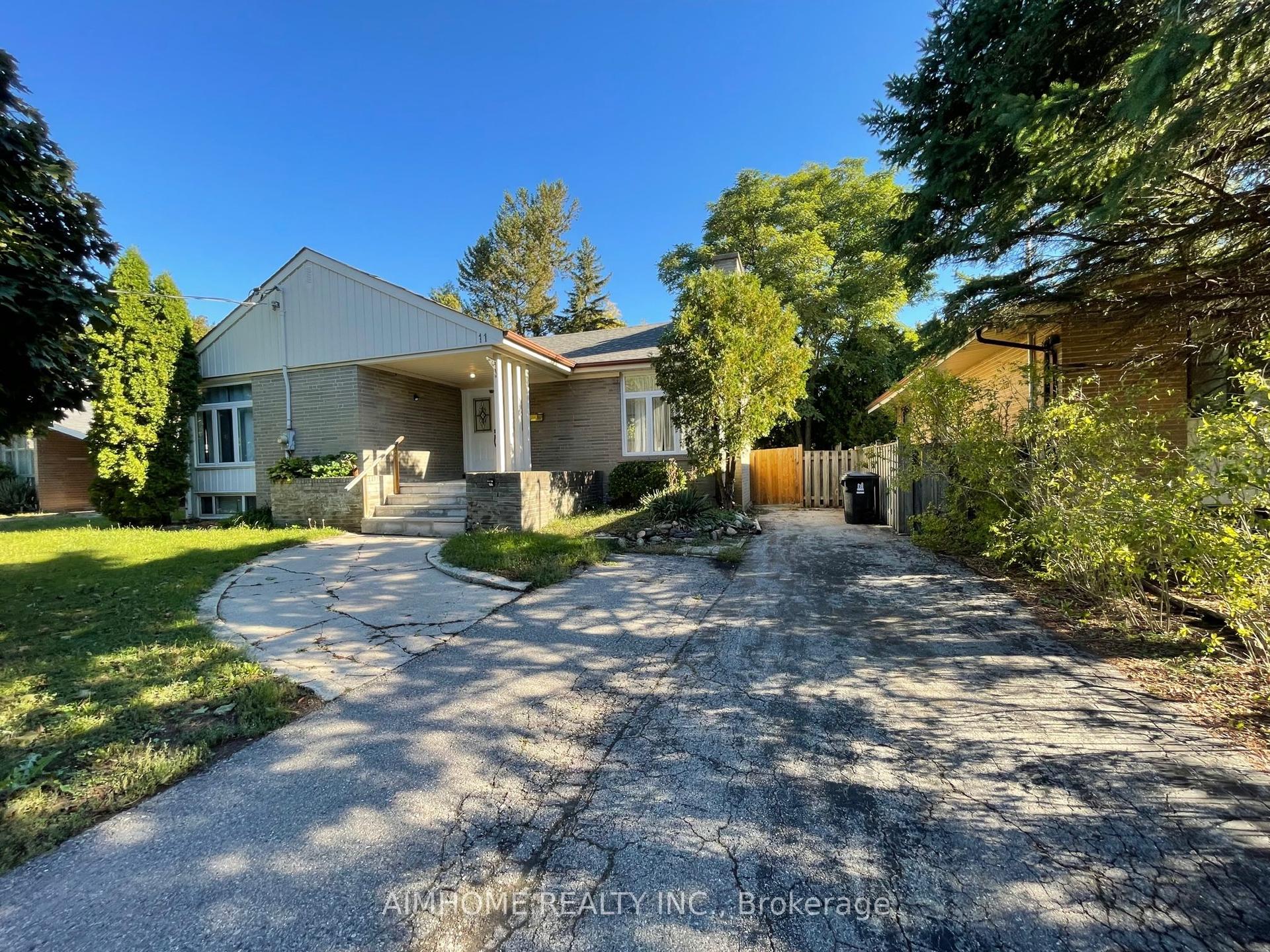 11 Lauralynn Crescent Main #Main — photo 1