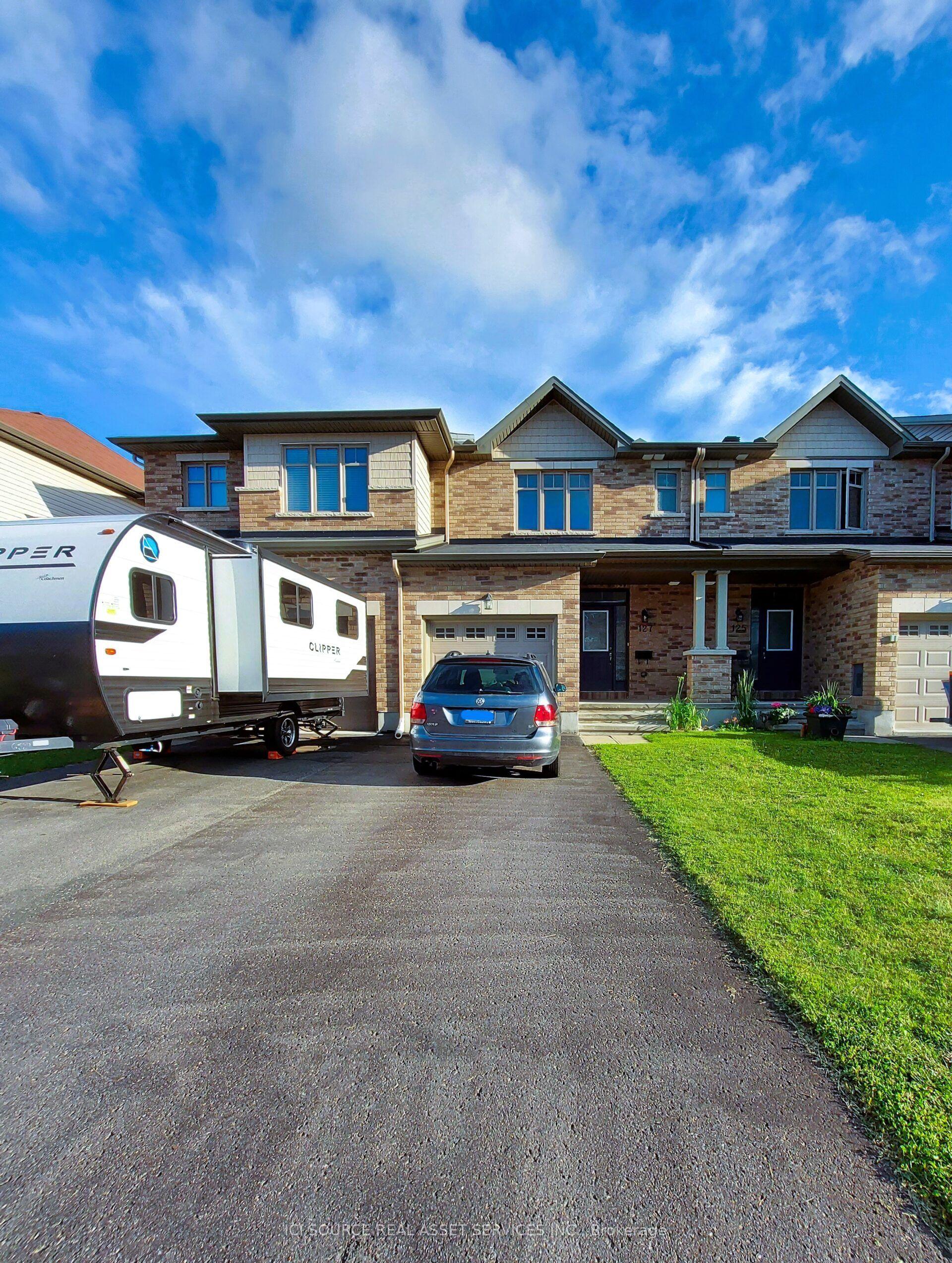 127 Hawkeswood Drive, Blossom Park - Airport and Area — Townhouse for lease, photo 1