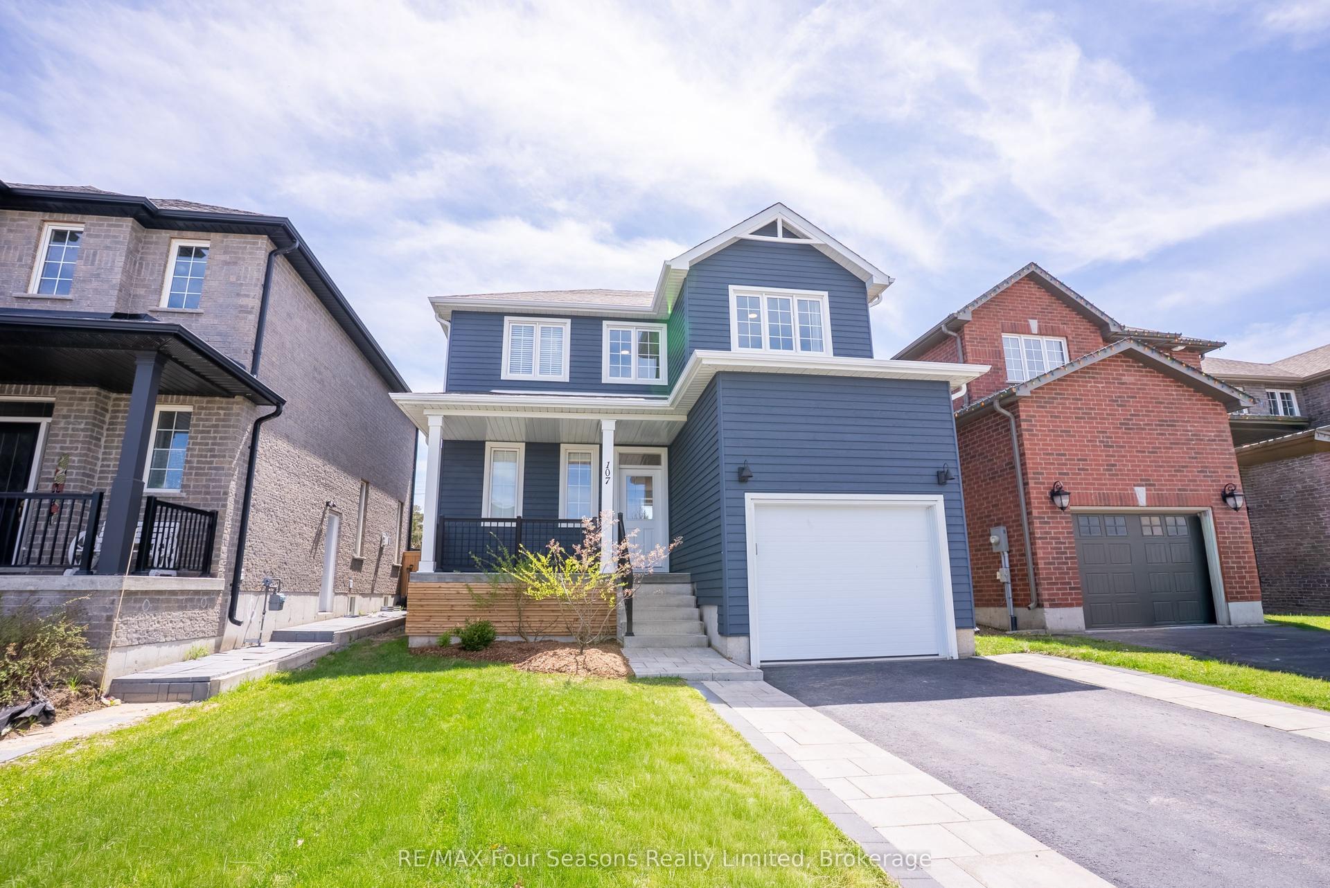 107 LOCKERBIE Crescent — photo 1