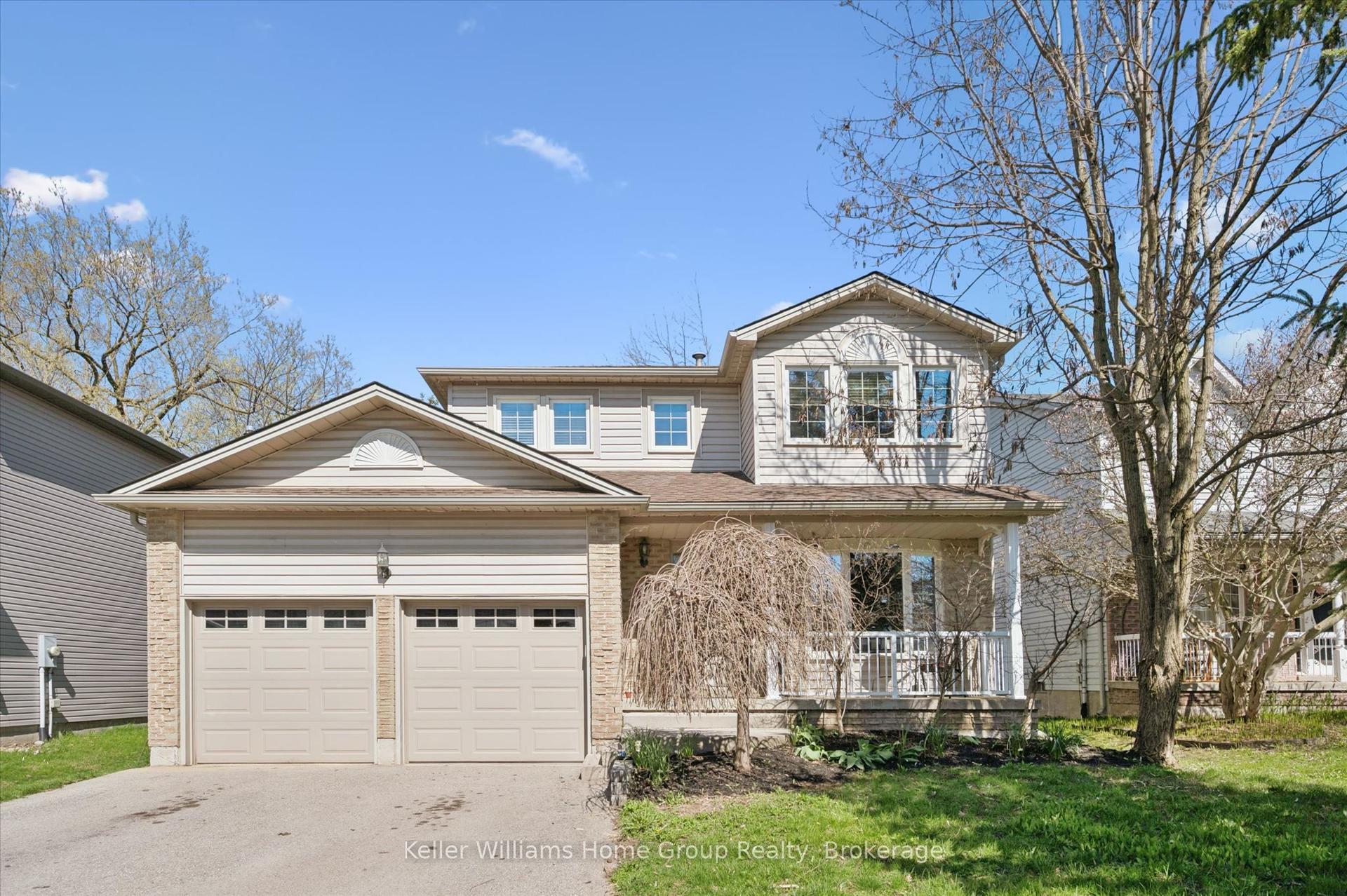 209 Elizabeth Crescent — photo 1