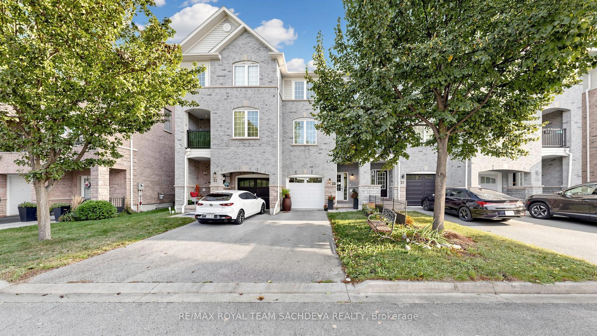 29 Silvester Street, Ajax — Townhouse for sale, photo 1