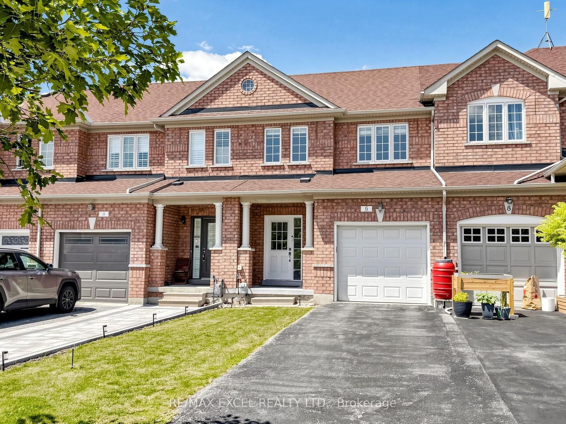 6 Barr Crescent, Aurora — Townhouse for sale, photo 1