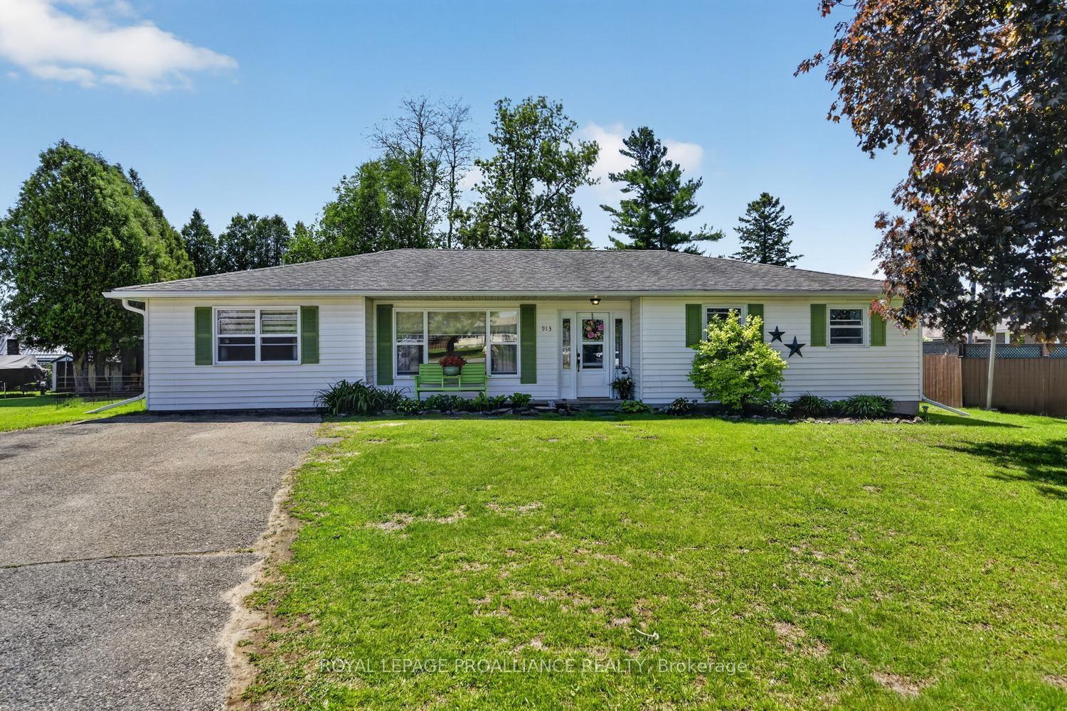 913 George Street, Edwardsburgh/Cardinal — Detached for sale, photo 1