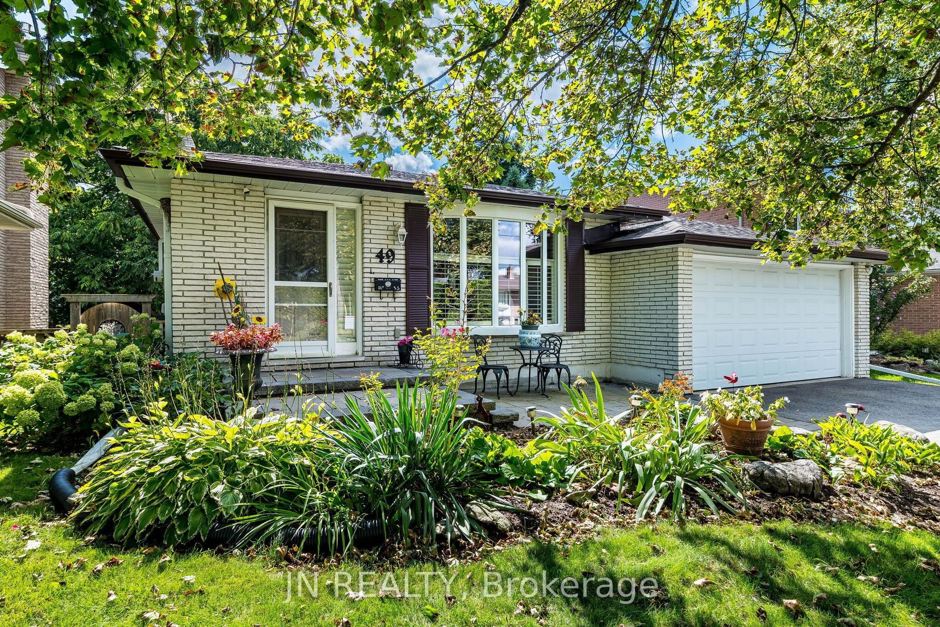 49 School Street, East Gwillimbury — Detached for sale, photo 1