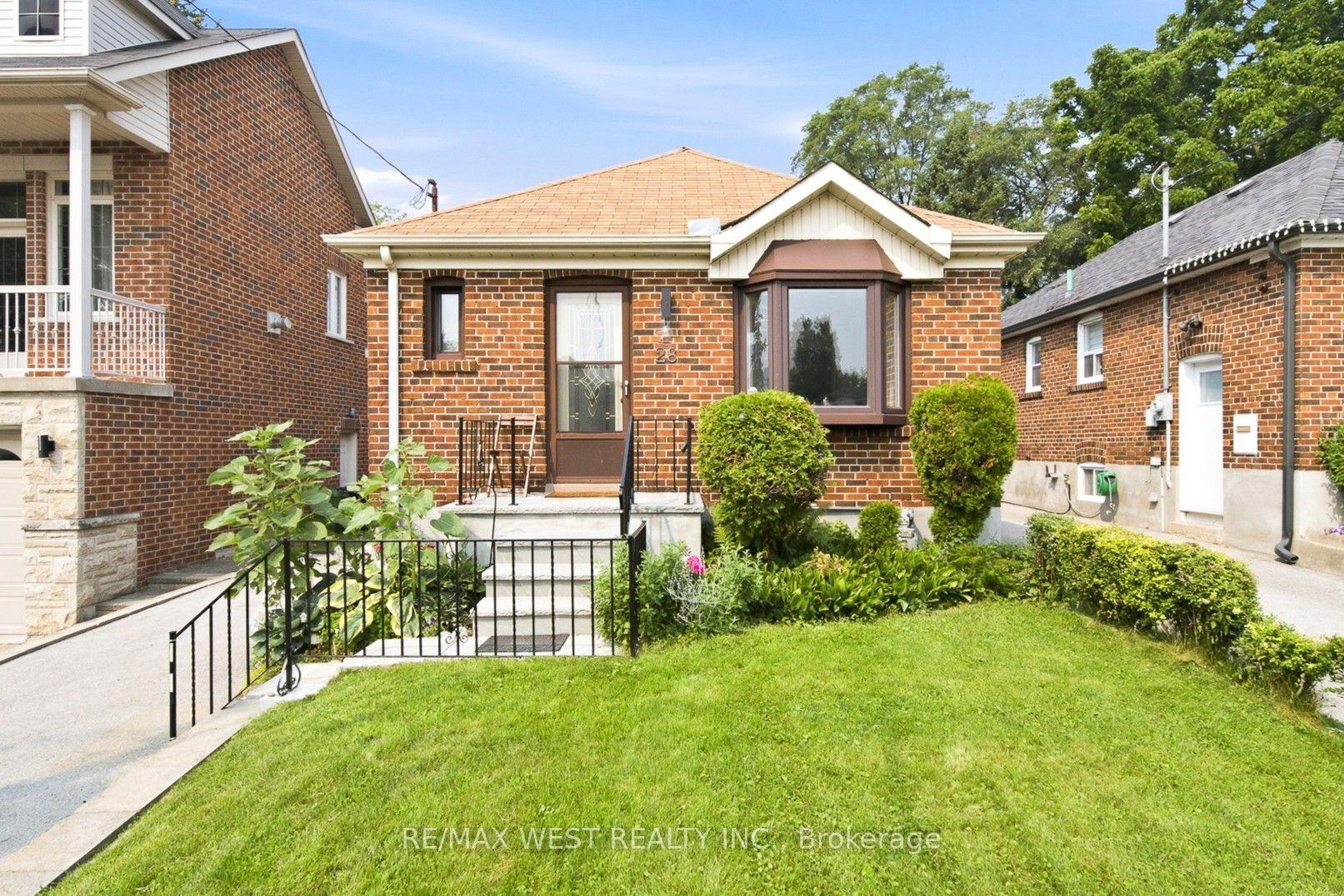 28 Aldgate Avenue, Toronto — Detached for sale, photo 1