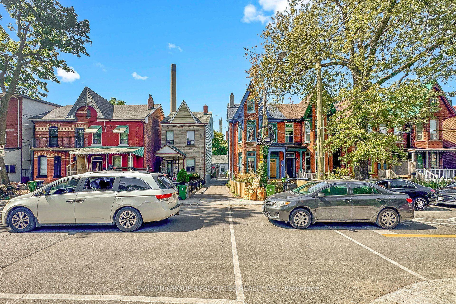 18 1/2 Bellevue Avenue, Toronto — Semi-Detached for sale, photo 1