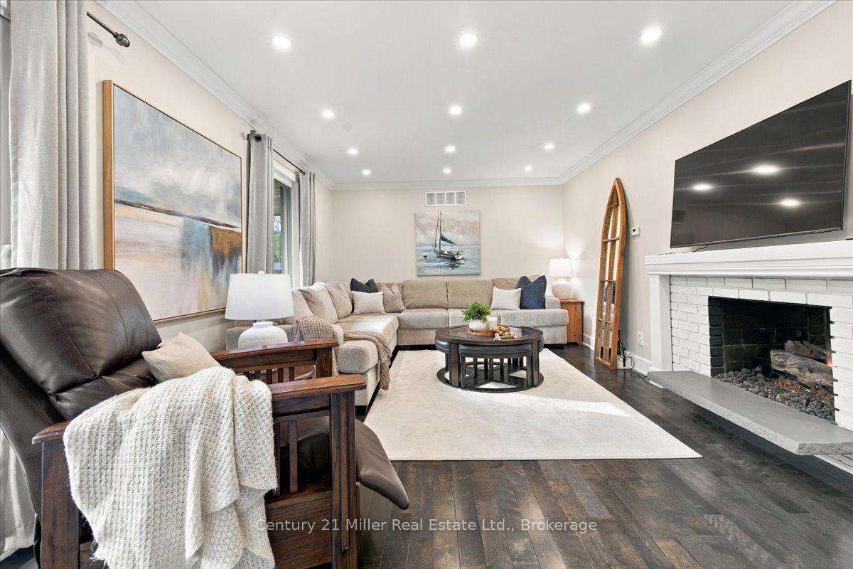 37 Tulip Street, Oakville — Townhouse for sale, photo 1