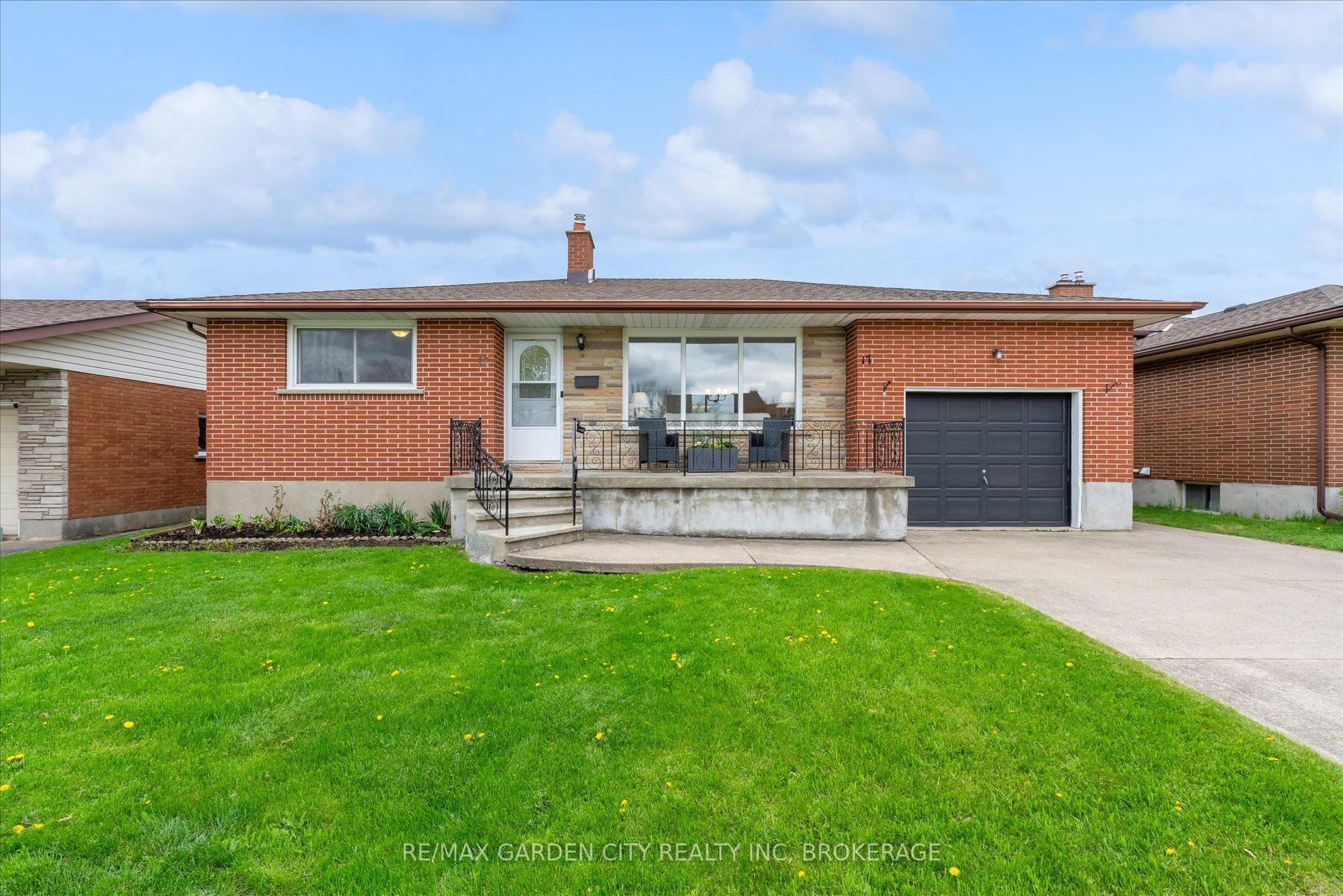 17 St. Charles Drive — photo 1