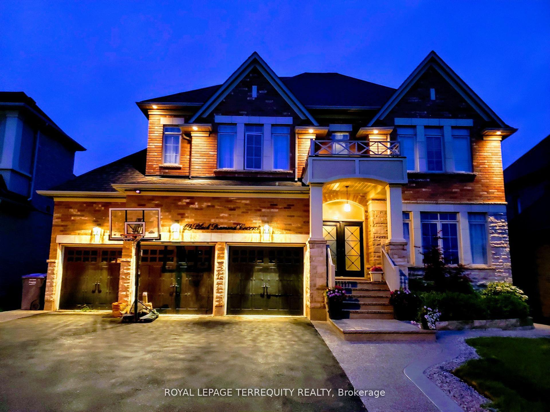 19 Black Diamond Crescent — photo 1