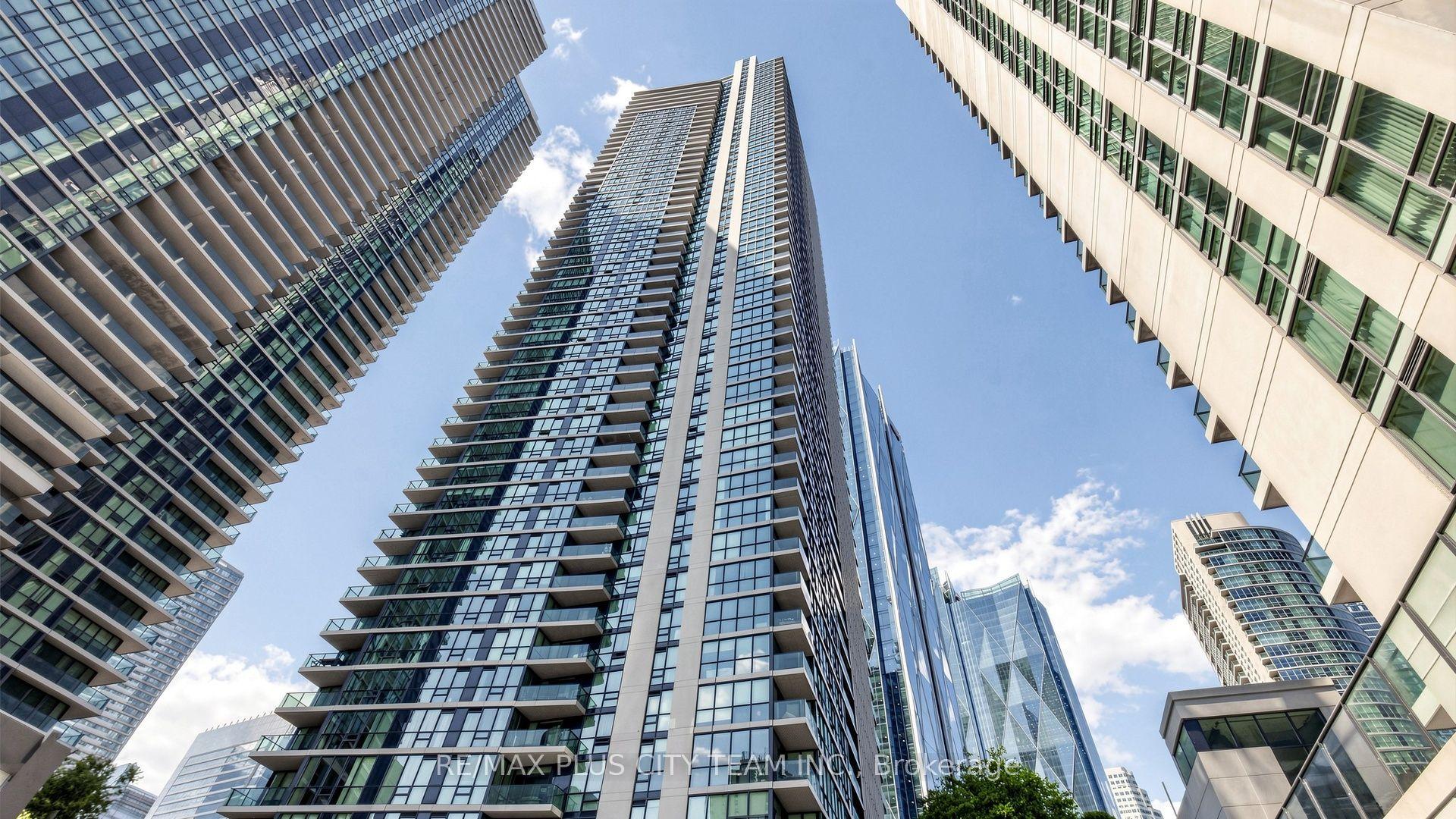 16 Harbour Street 4302 #4302, Toronto — Condo for sale, photo 1