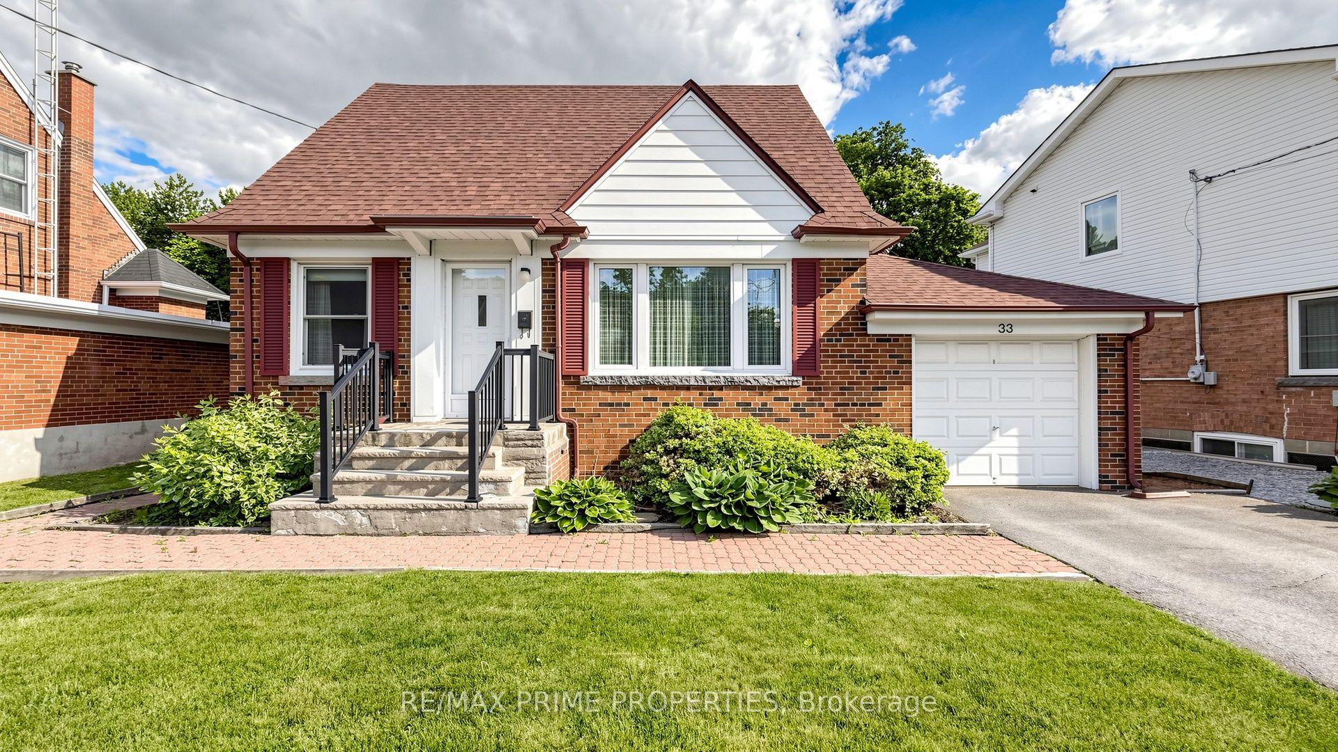33 Irvington Crescent — photo 1