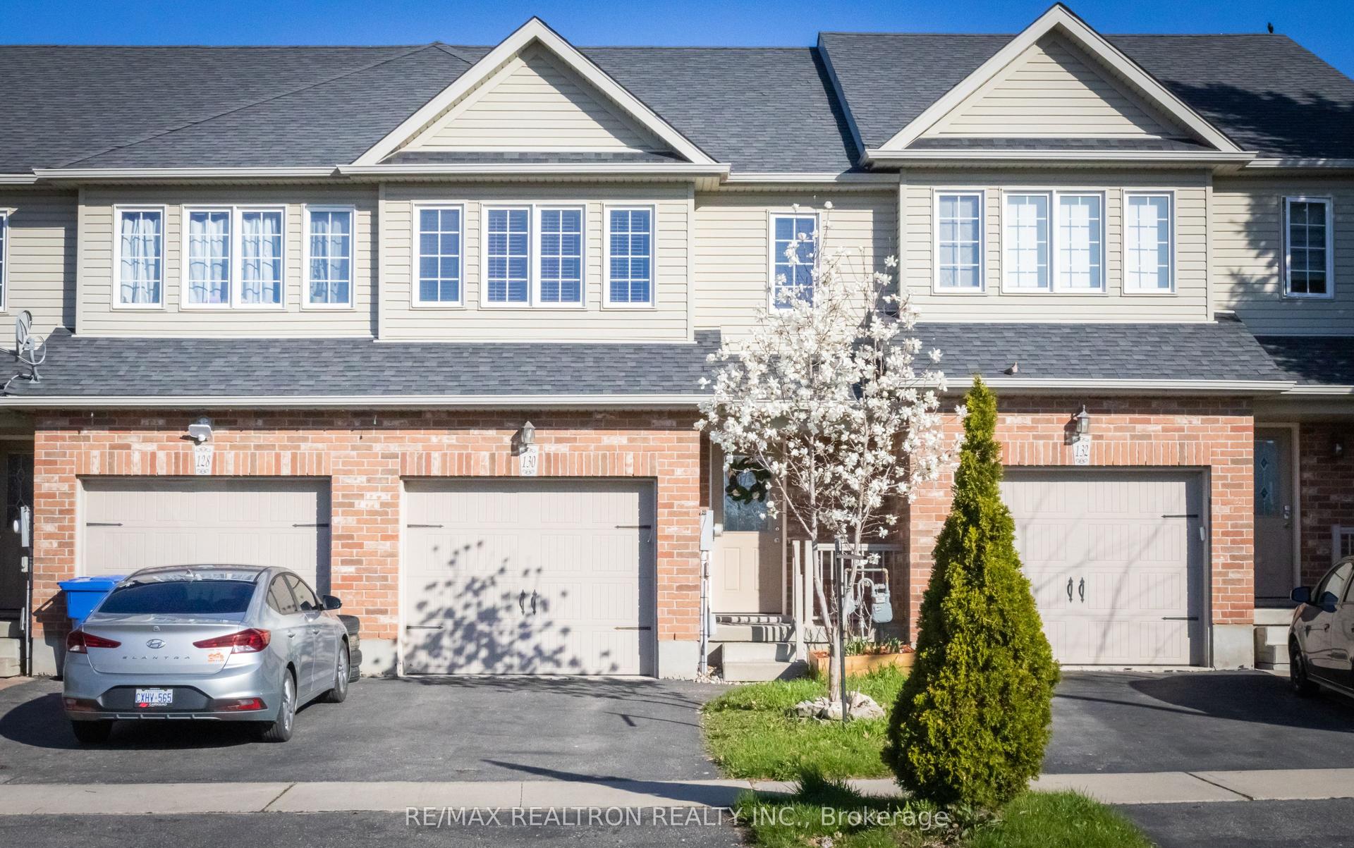 130 Simmonds Drive, Guelph — Townhouse for sale, photo 1
