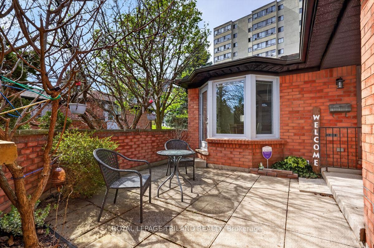 65 Fiddlers Green Road 29 #29 — photo 1