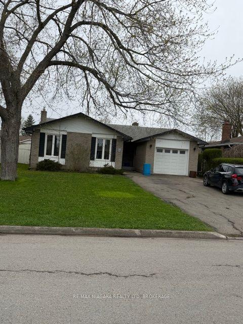 10 DONLEA Road — photo 1