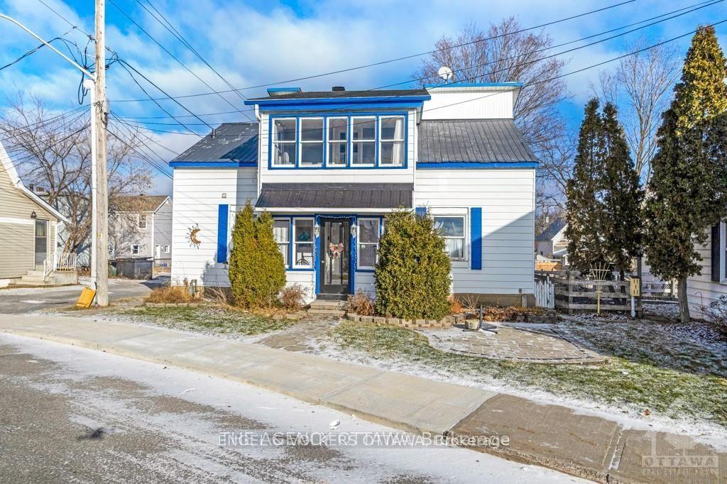 139 Reserve Street S B #B — photo 1