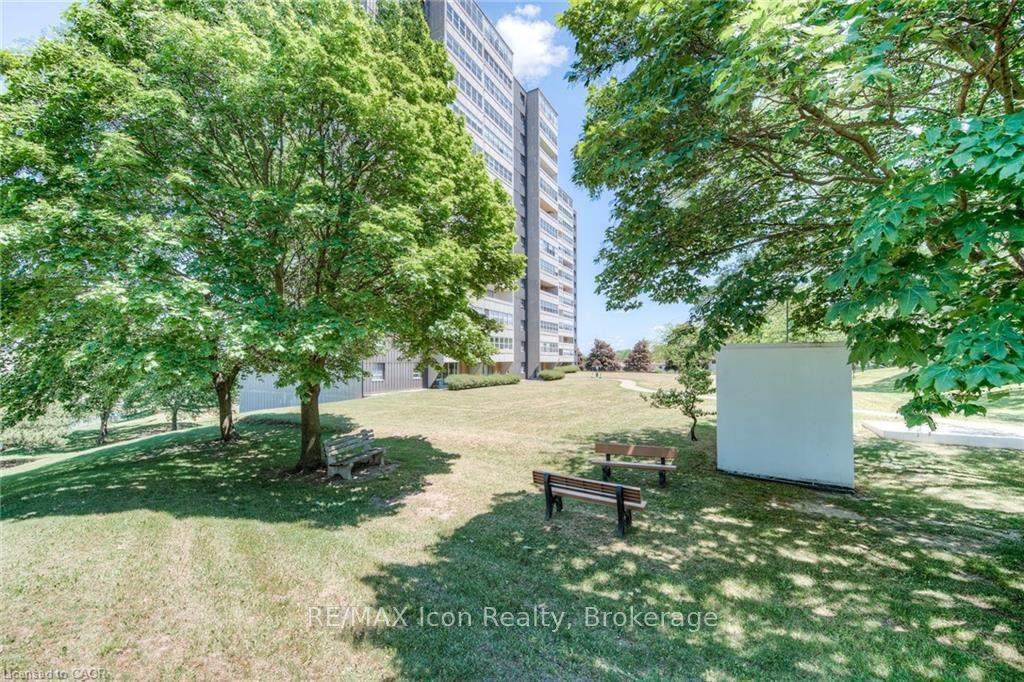 225 Harvard Place 402 #402, Waterloo — Condo for sale, photo 1