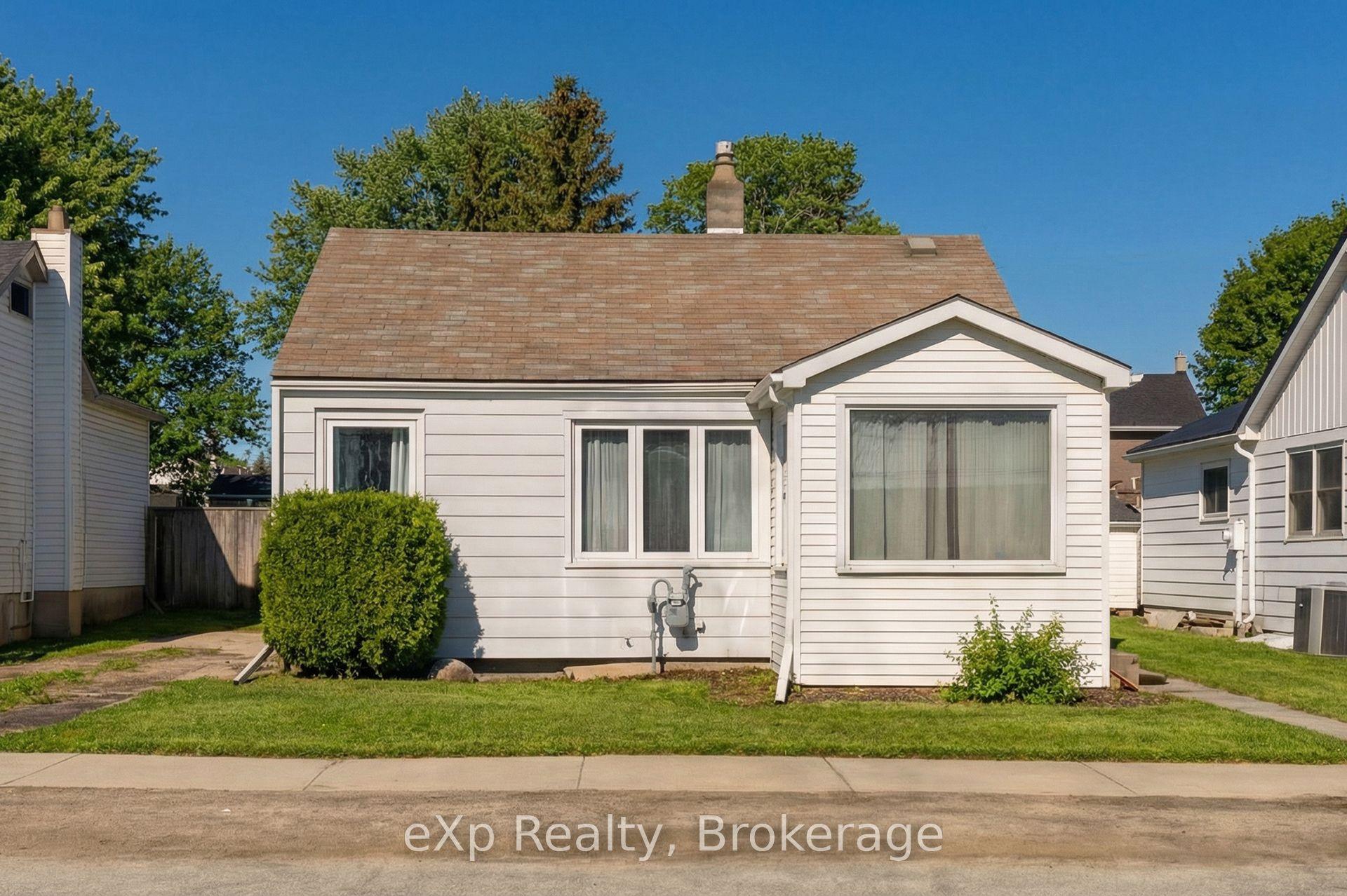 229 Havelock Avenue S — photo 1