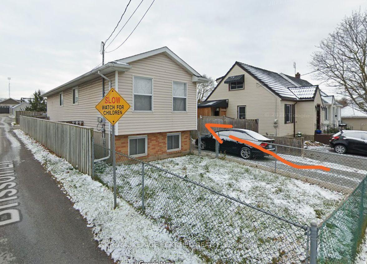 6 Lincoln Avenue Bsmt #Bsmt, St. Catharines — Detached for lease, photo 1