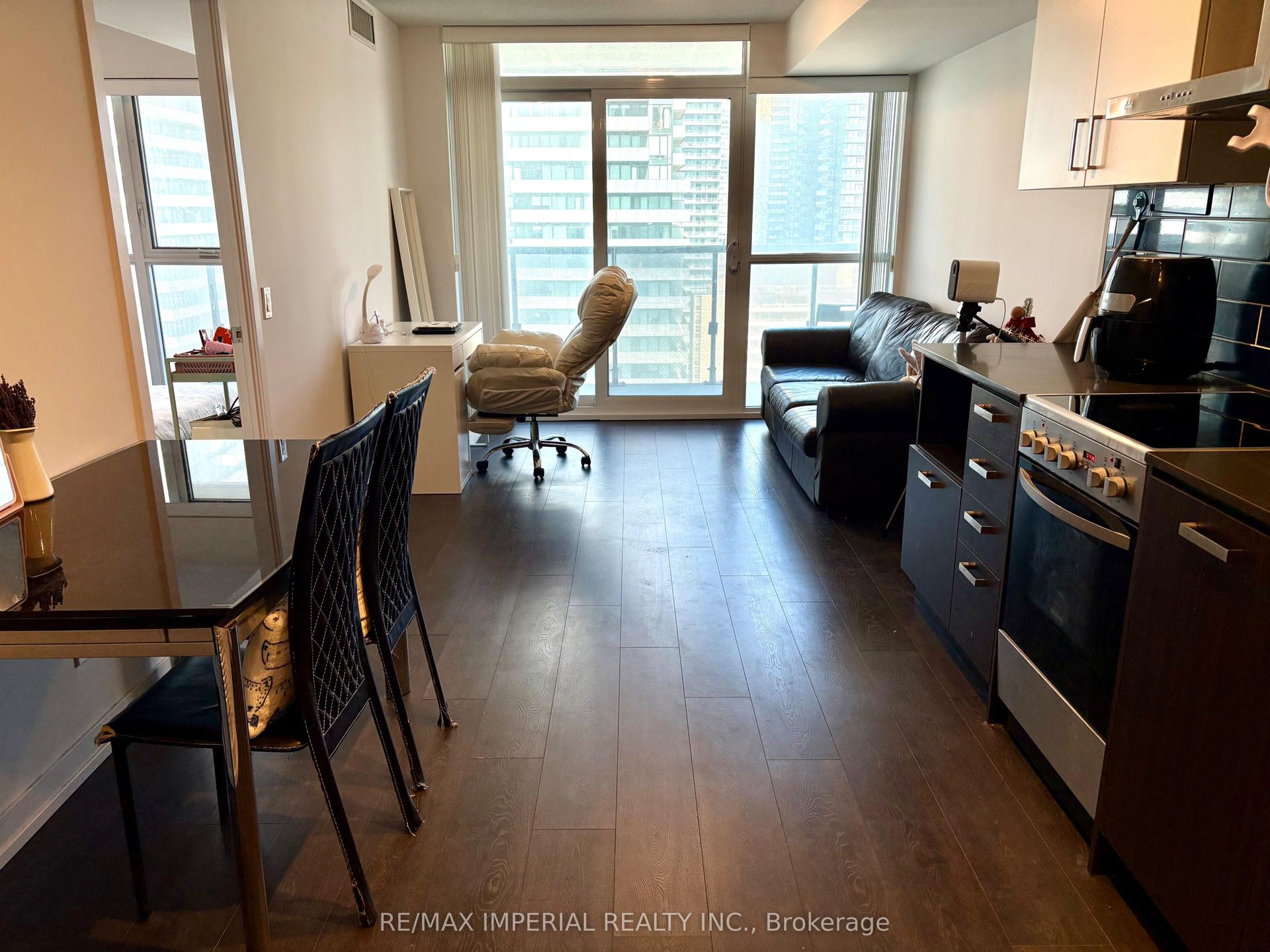 125 Redpath Avenue 1802 #1802 — photo 1