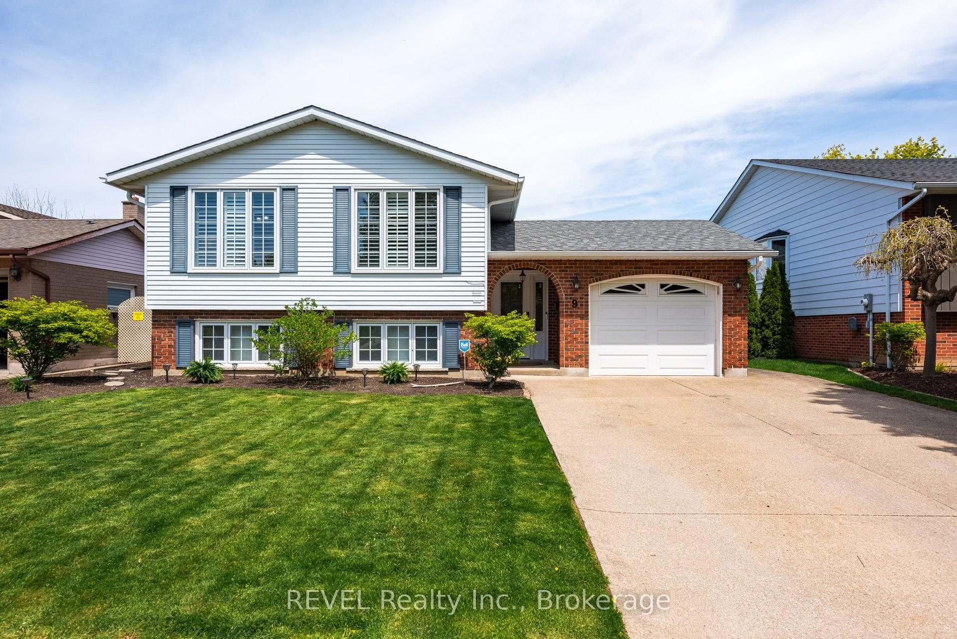 9 Amberwood Court — photo 1