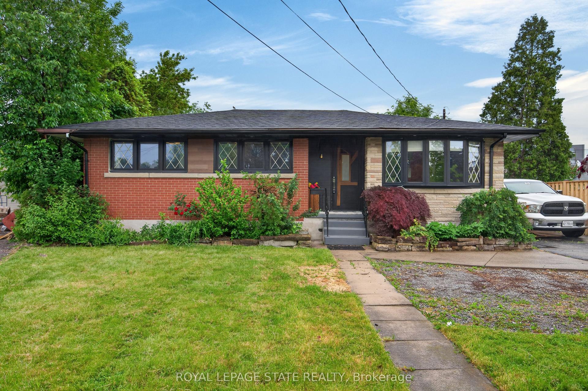 33 Kenwood Crescent — photo 1