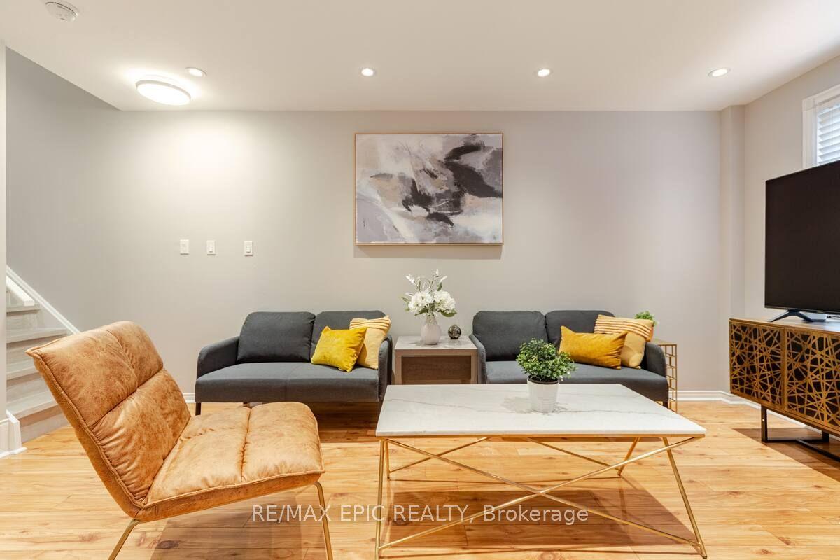 75 Weldrick Road E 732 #732, Richmond Hill — Condo Town for sale, photo 1