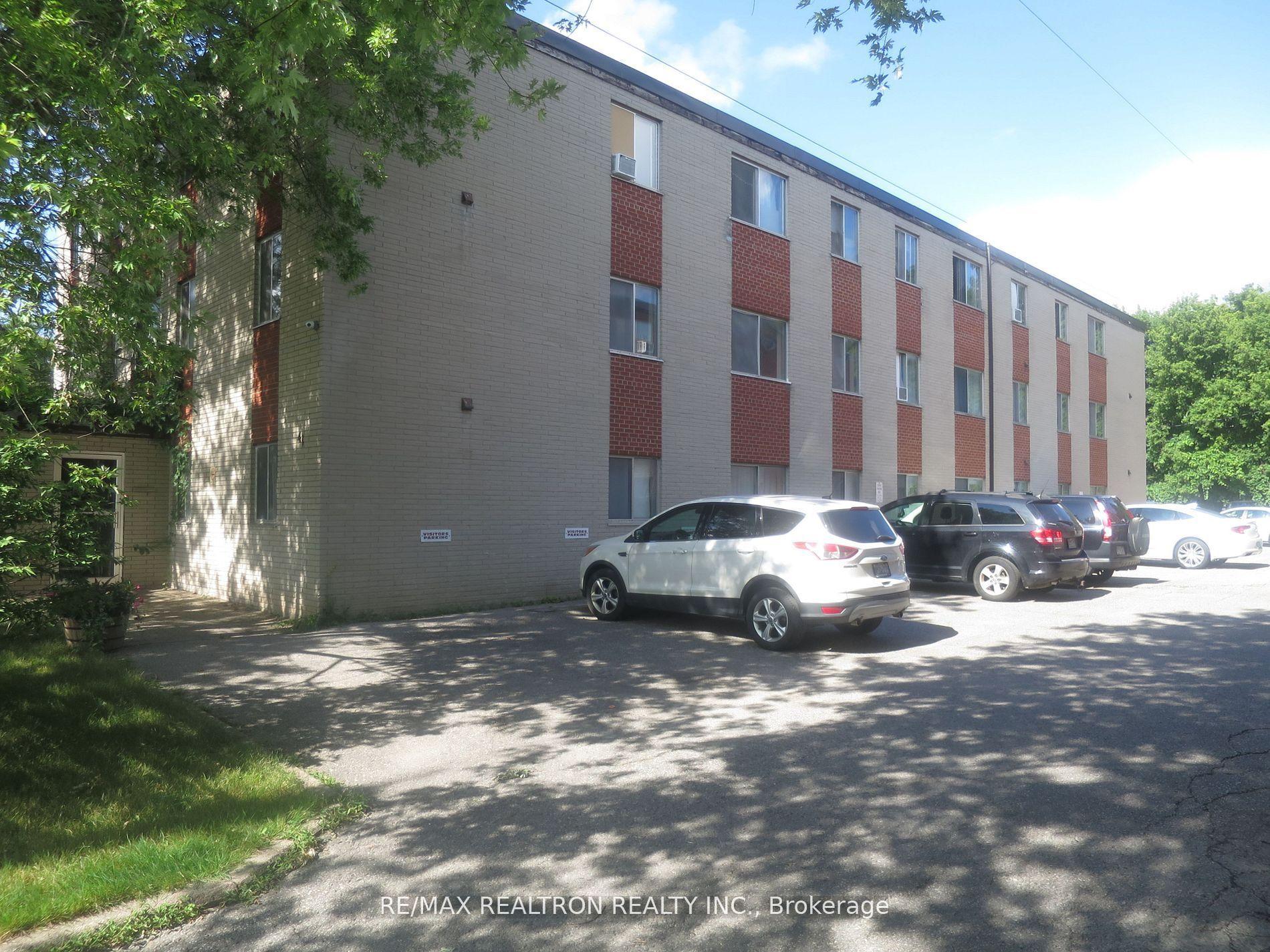 41 Huron Heights Drive 16 #16, Newmarket — Multiplex for lease, photo 1