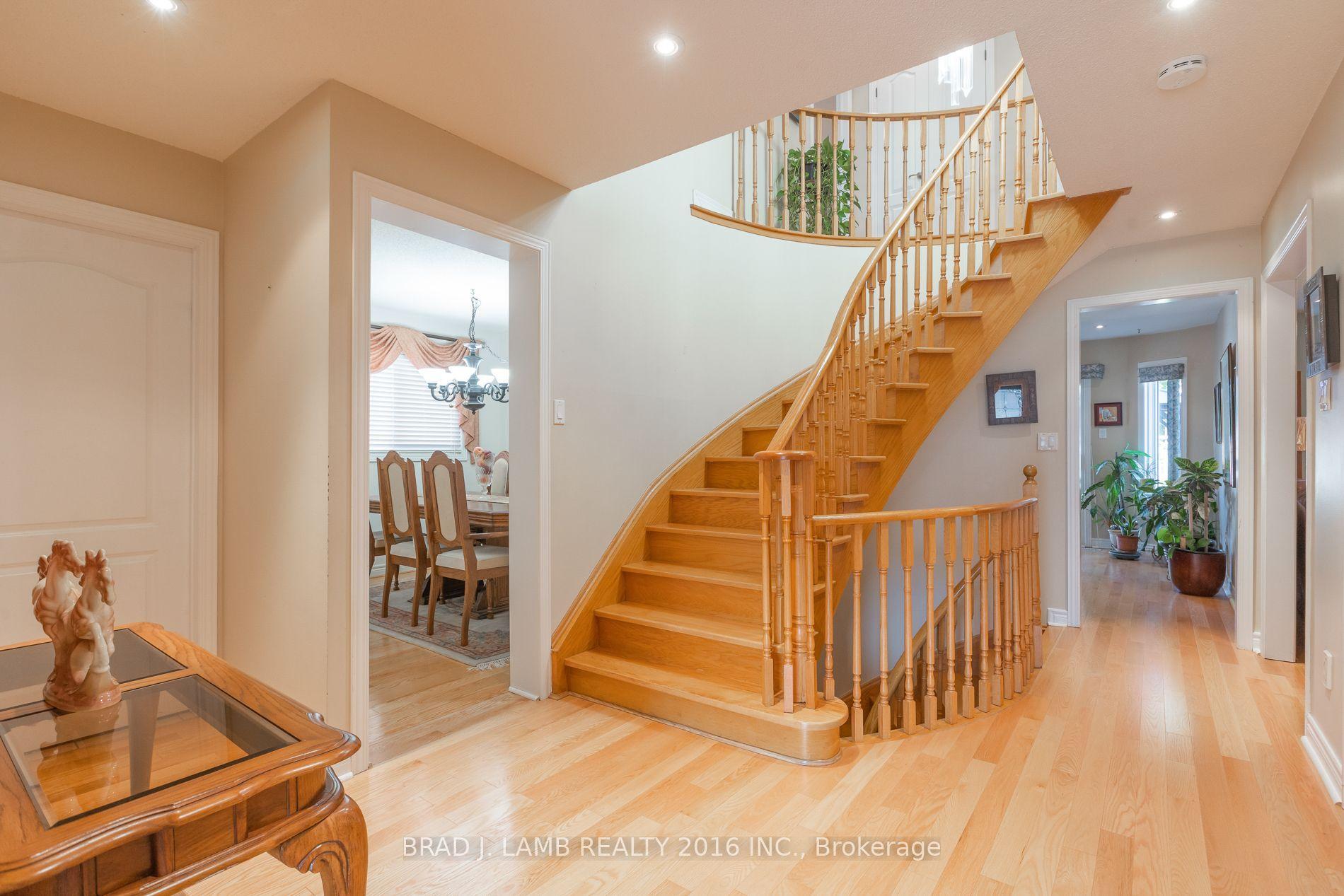 8 Burnley Place, Brampton — Detached for sale, photo 1