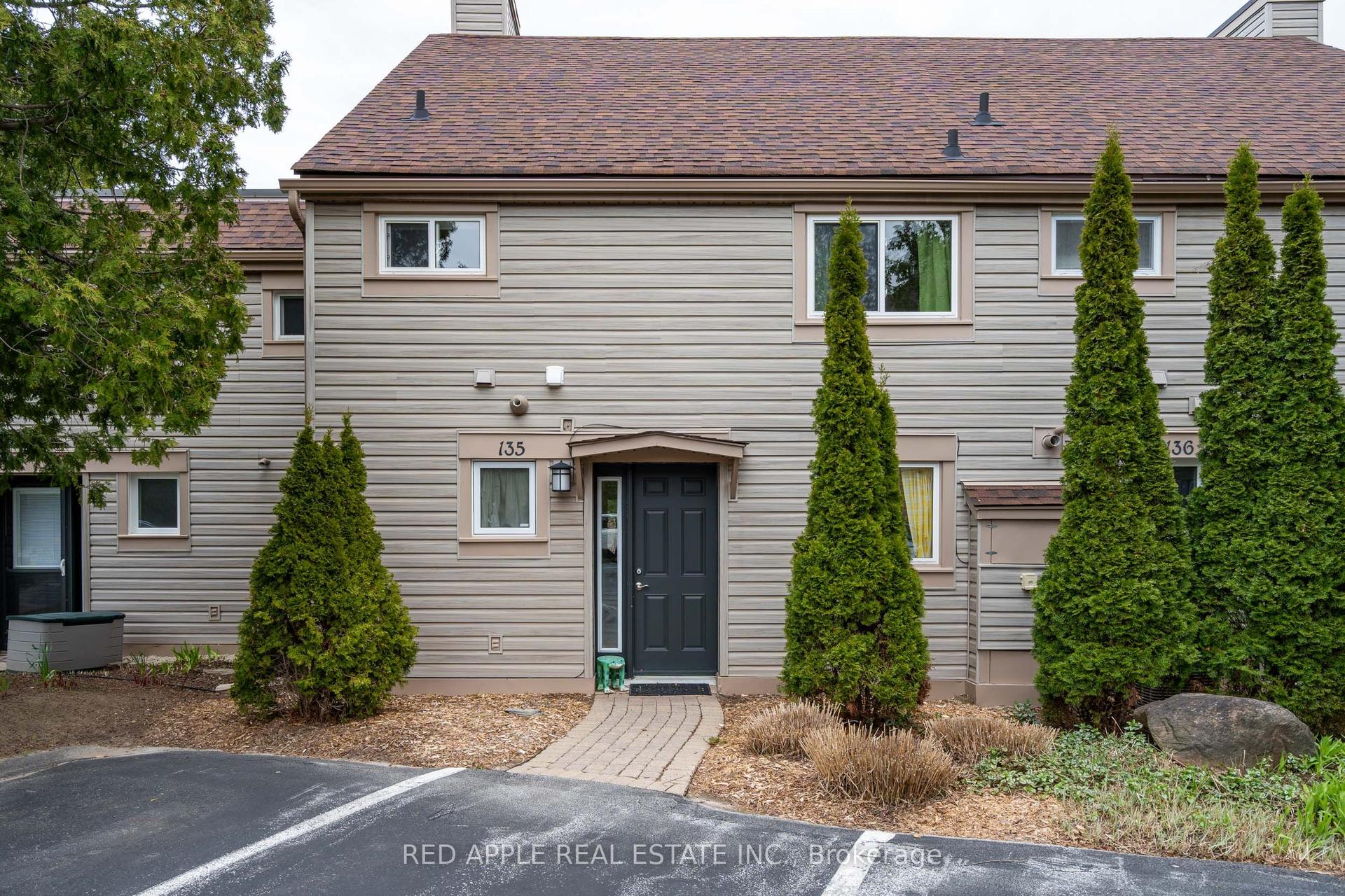 135 Escarpment Crescent — photo 1
