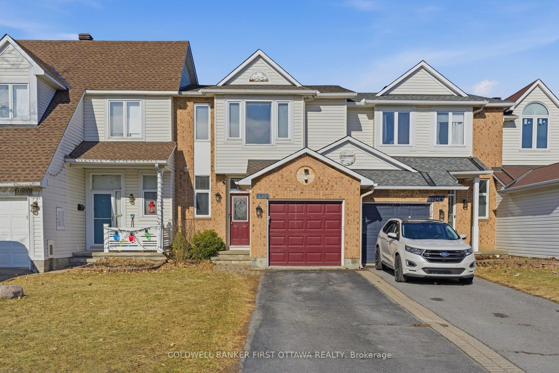 1902 Hennessy Crescent — photo 1