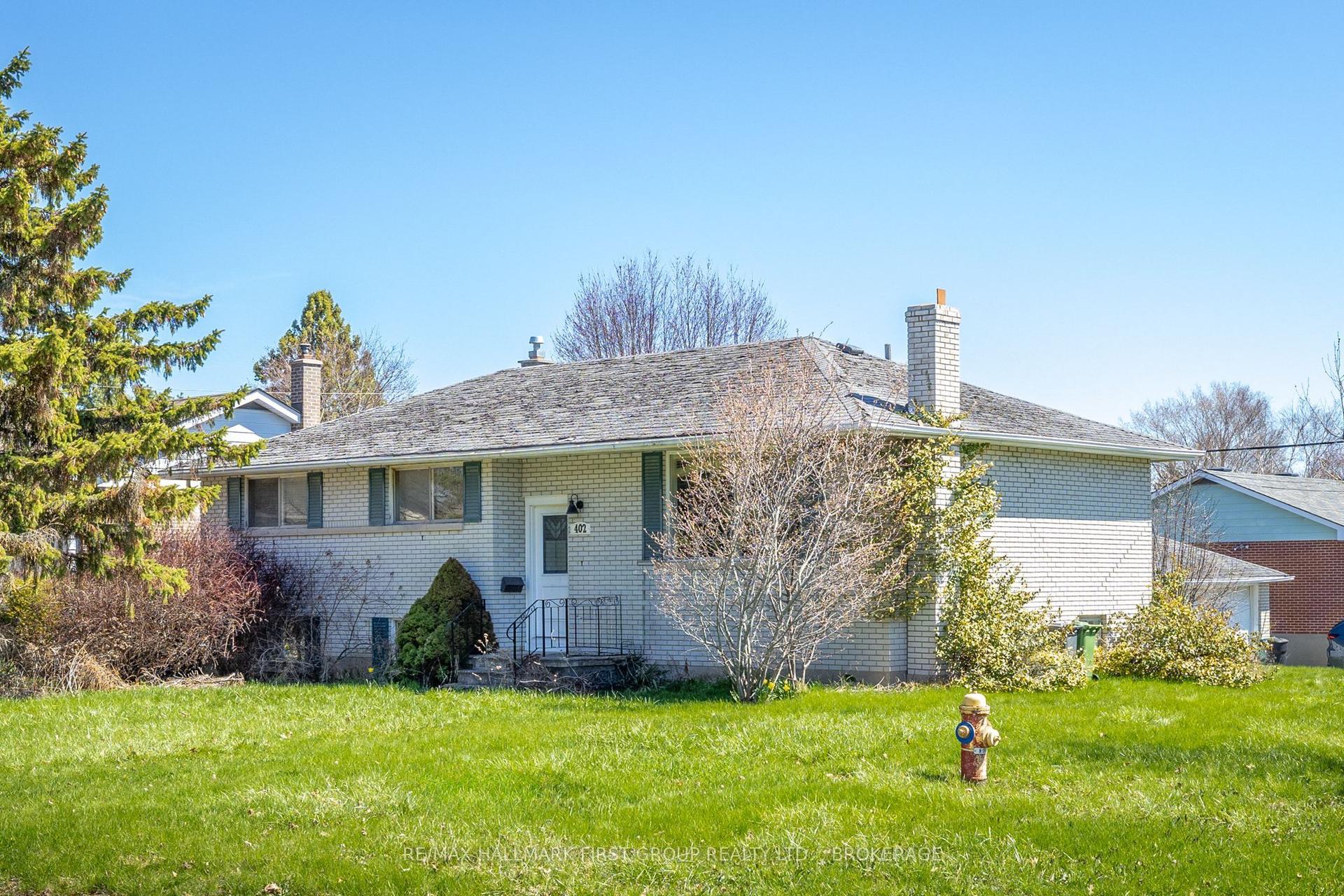 402 Parkview Drive — photo 1