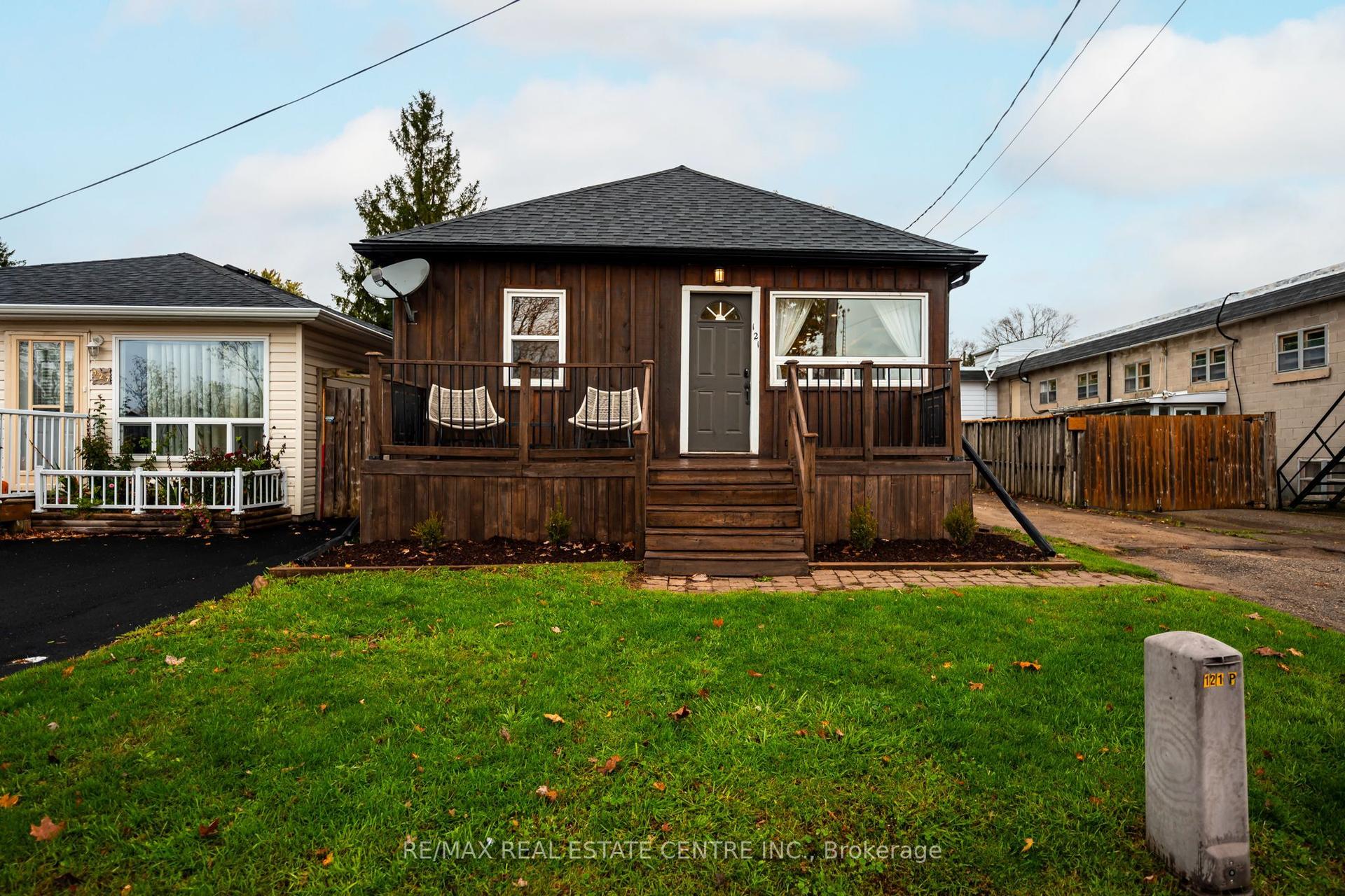 121 Proton Street N — photo 1