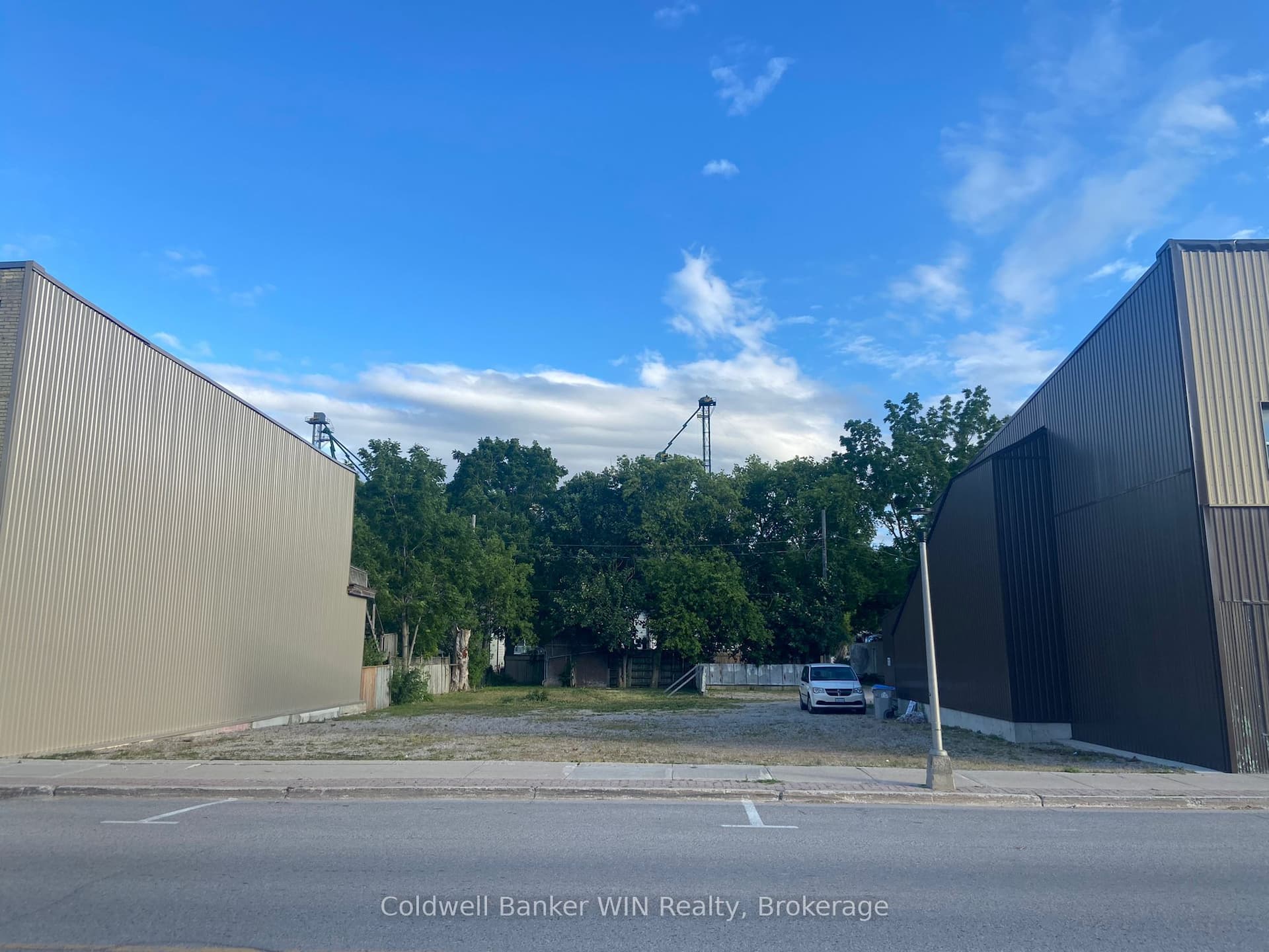 123 King Street — photo 1