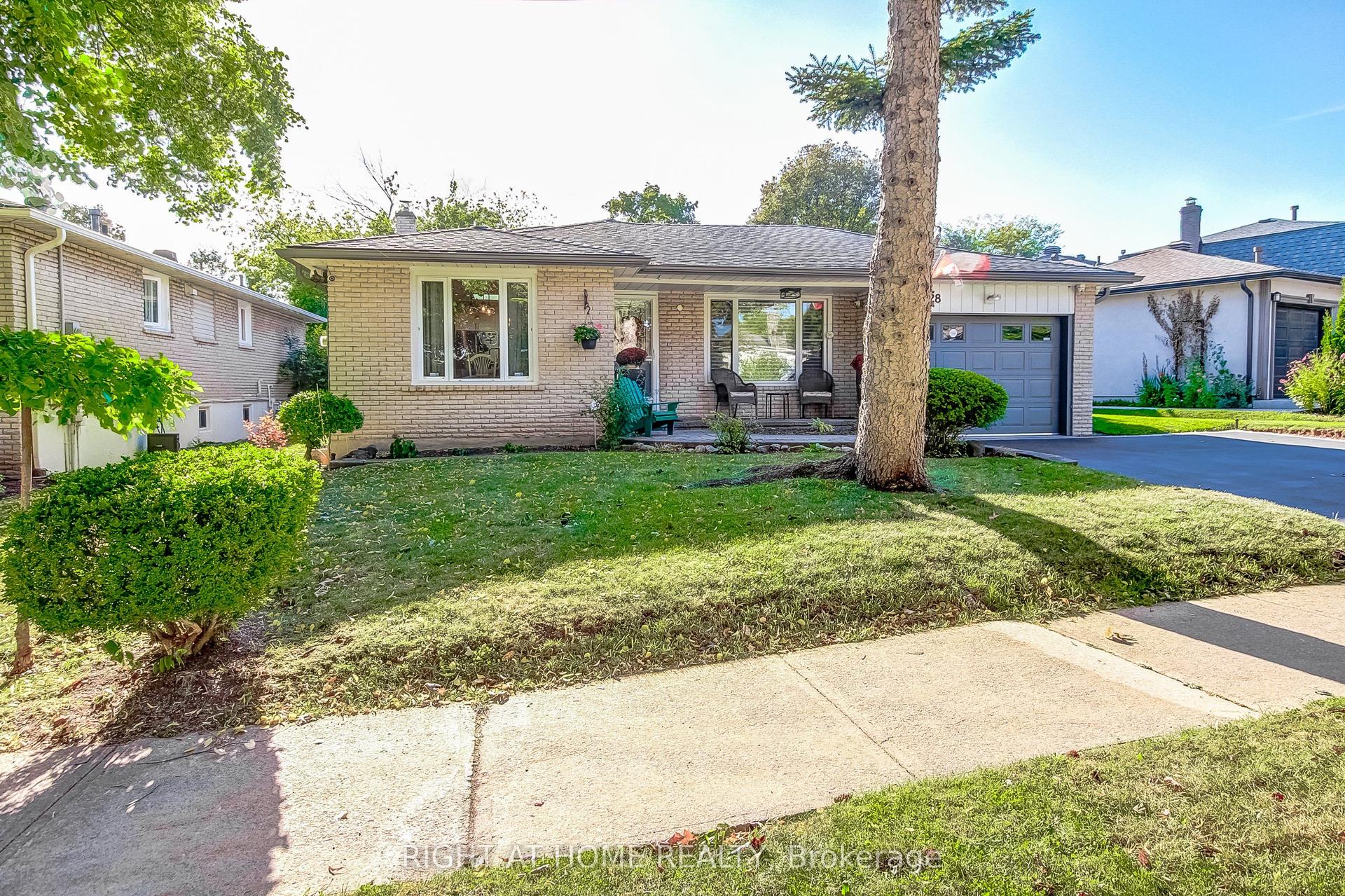 1328 Falgarwood Drive, Oakville — Detached for sale, photo 1