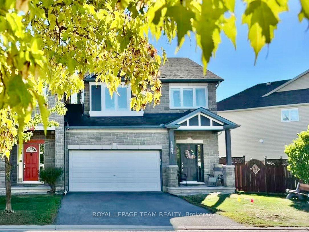 1097 NORTHGRAVES Crescent — photo 1