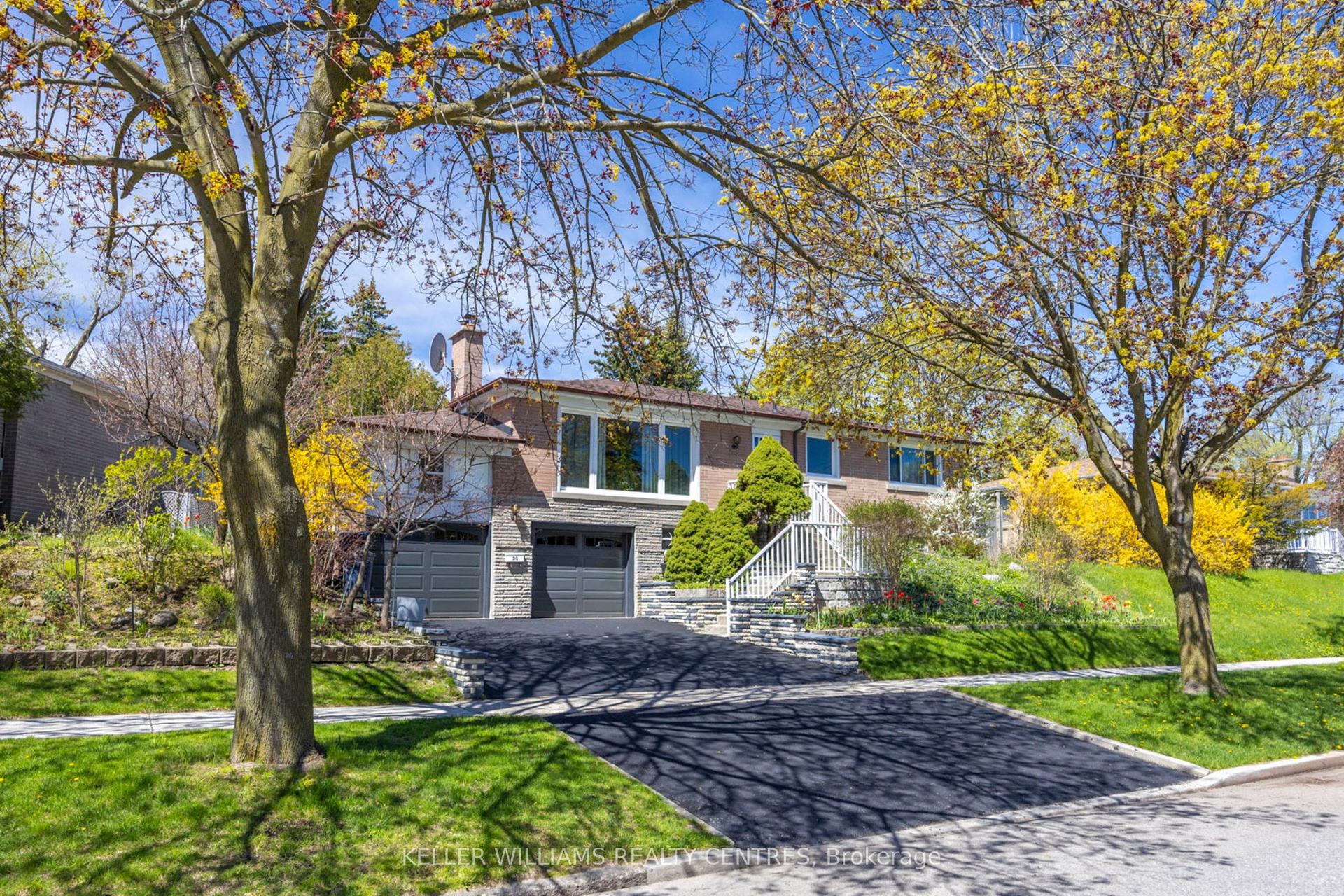 30 Bendale Boulevard W — photo 1