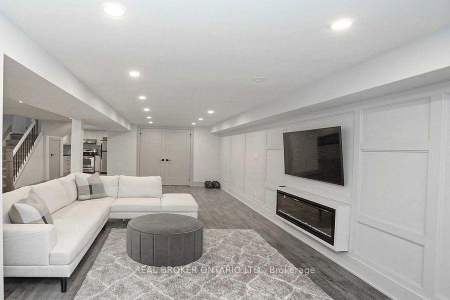 49 Fortrose Crescent, Toronto — Semi-Detached for lease, photo 1