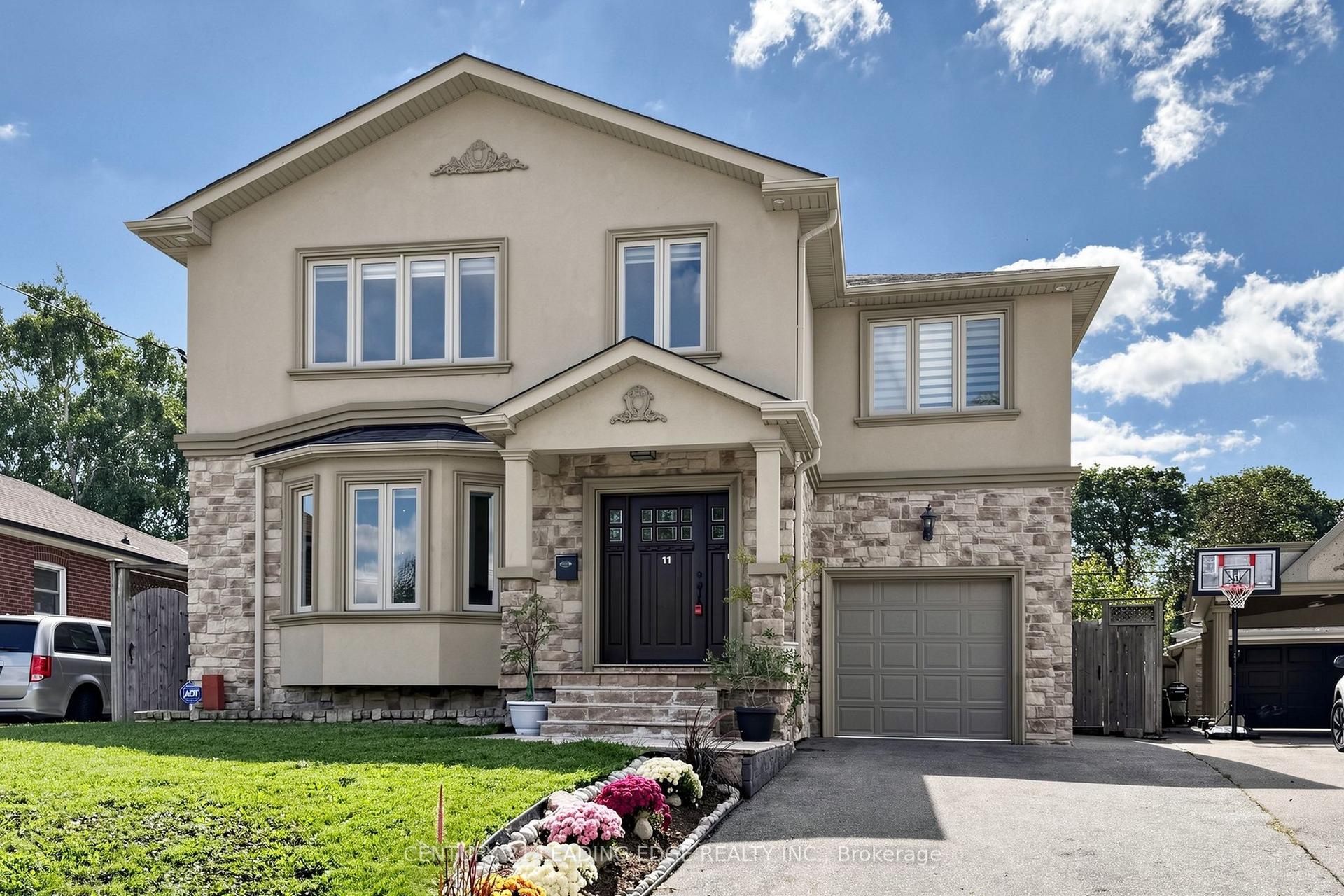 11 Bellvare Crescent, Toronto — Detached for lease, photo 1