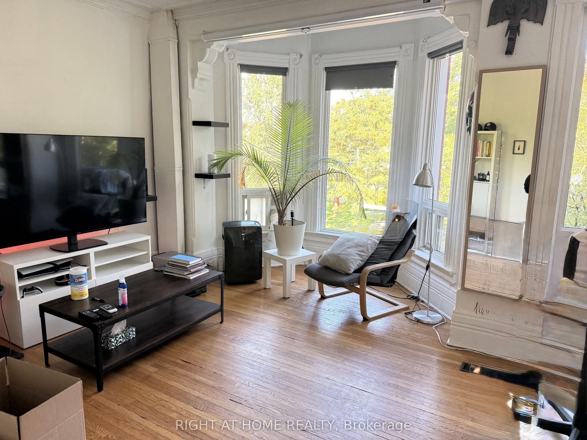 3 Wales Avenue, Toronto — Semi-Detached for sale, photo 1