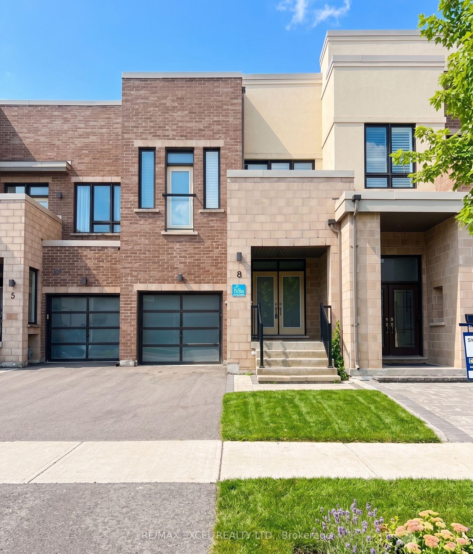 8 Helliwell Crescent, Richmond Hill — Townhouse for sale, photo 1