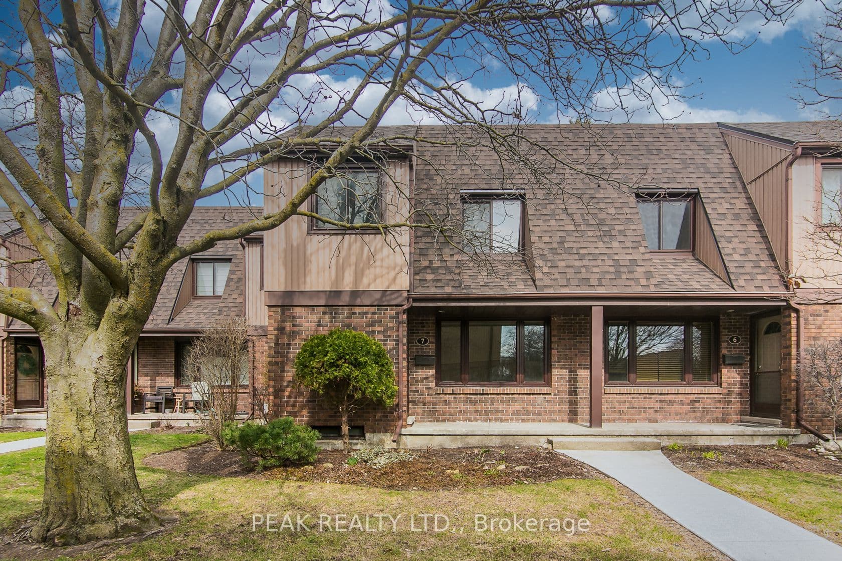 279 Sandowne Drive 7 #7 — photo 1