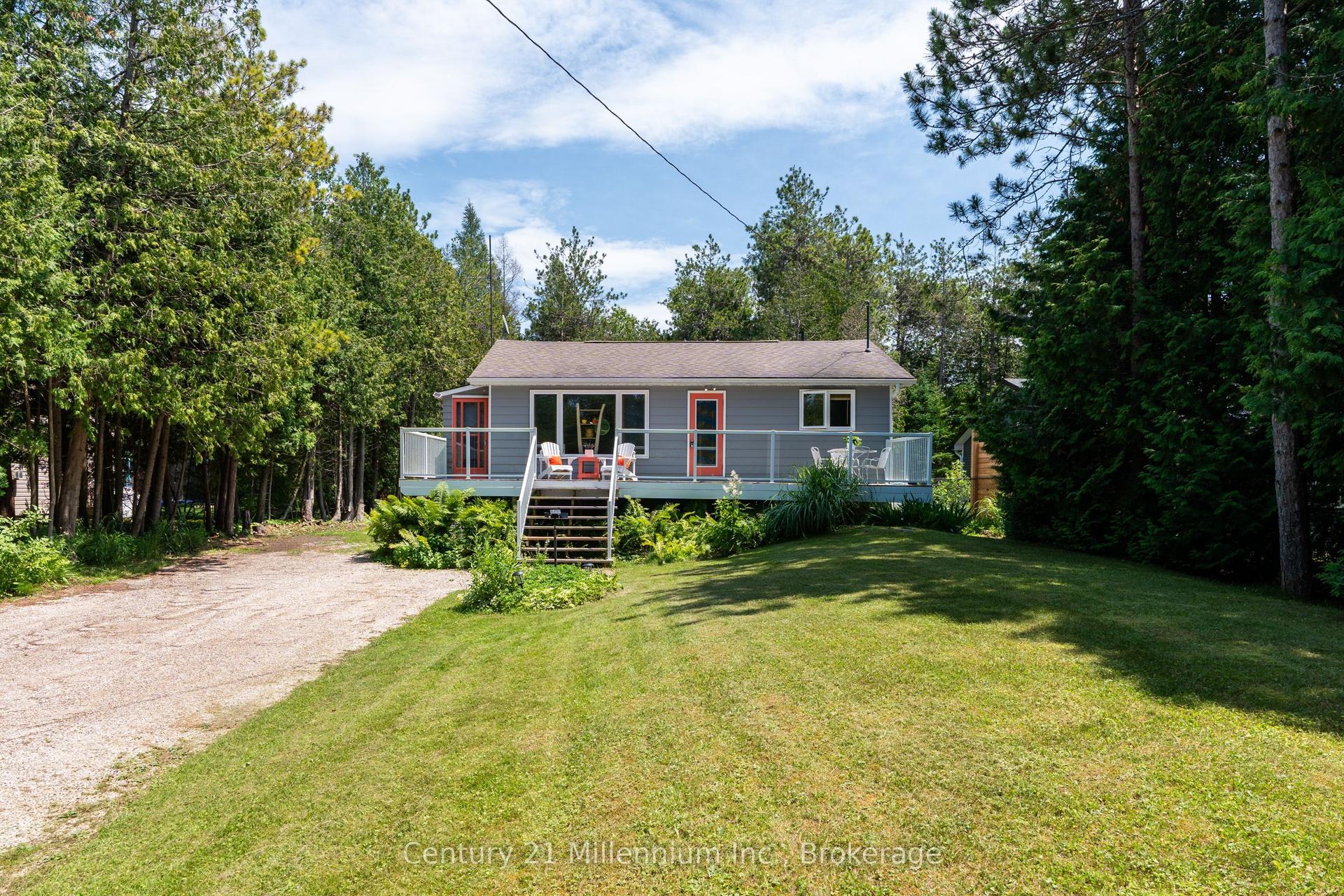 553 Bay Street, South Bruce Peninsula — Detached for sale, photo 1
