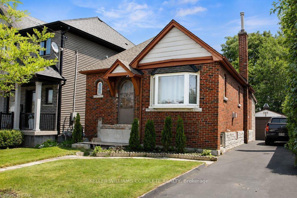 35 Barons Avenue S, Hamilton — Detached for sale, photo 1