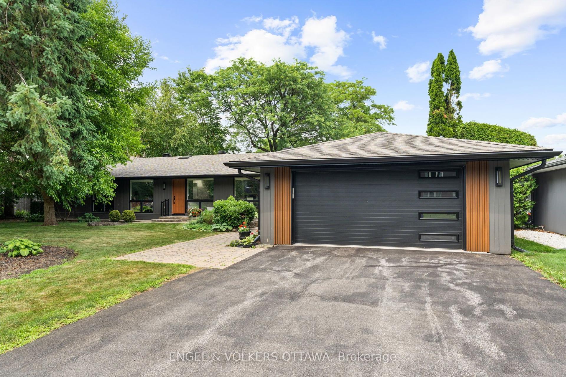 51 Lismer Crescent — photo 1