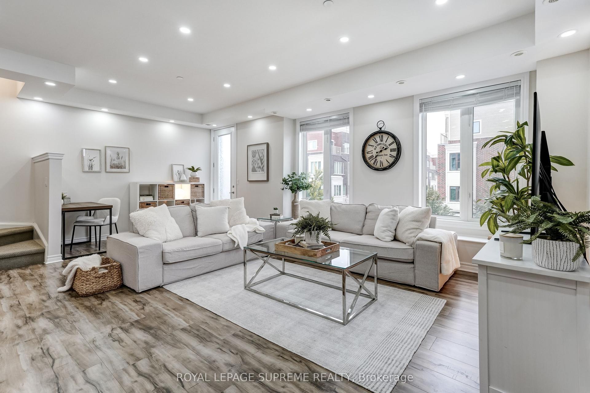 70 Eastwood Park Garden 36 #36, Toronto — Condo Town for sale, photo 1