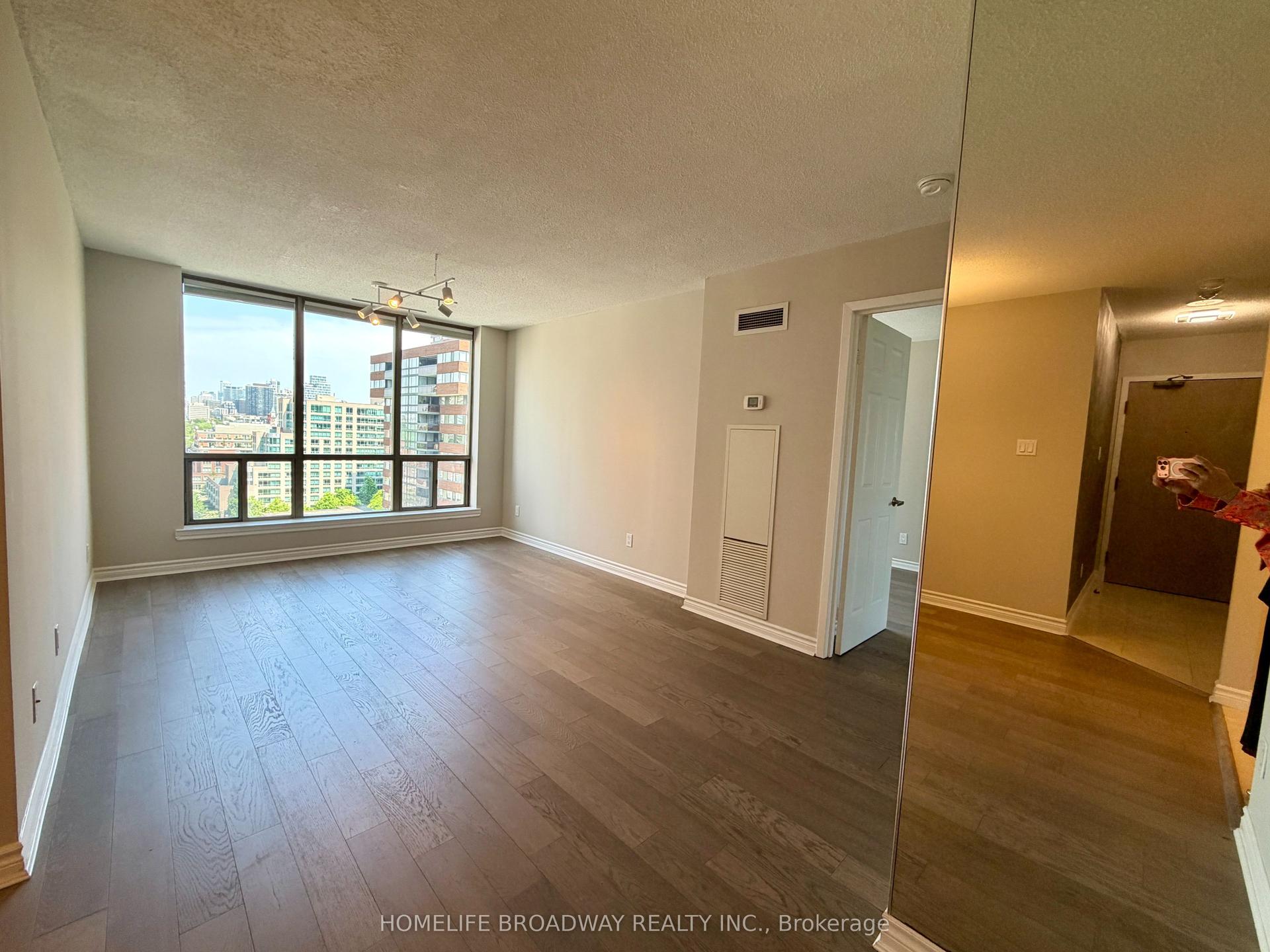 40 Scollard Street 1106 #1106 — photo 1