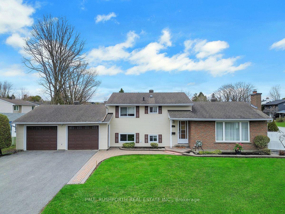2191 Bickerton Avenue — photo 1