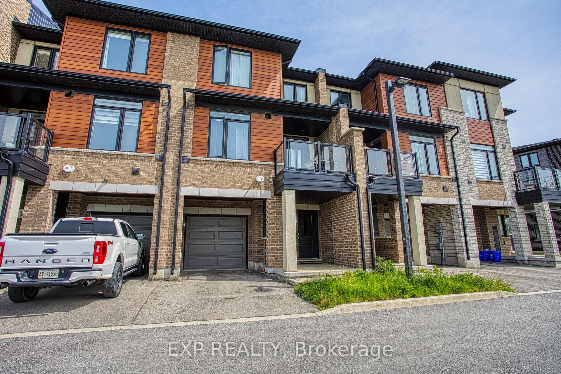 590 North Service Road, Hamilton — Townhouse for sale, photo 1