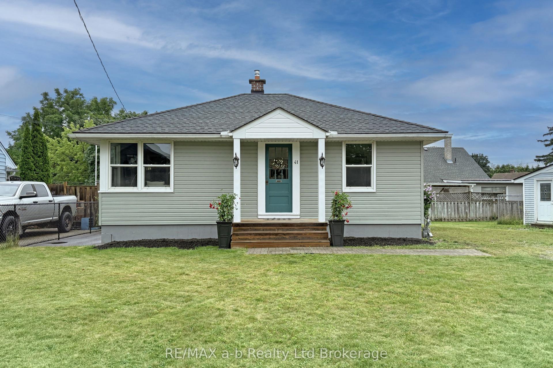 41 Kensington Street, Woodstock — Detached for sale, photo 1