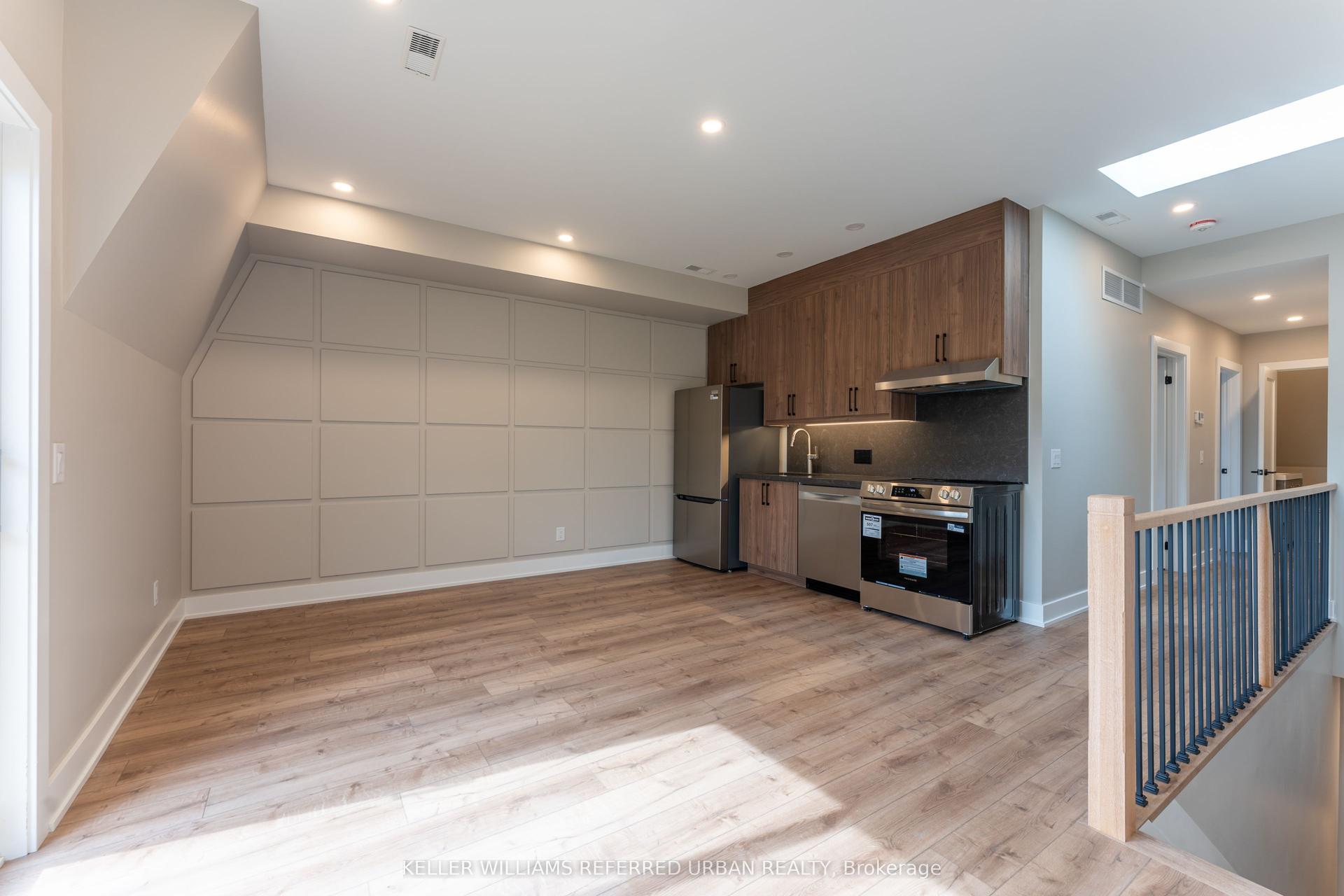 352 Jones Avenue 4 #4, Toronto — Detached for lease, photo 1